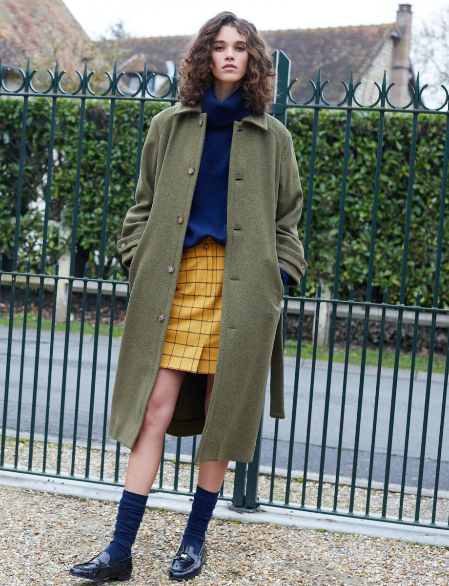 Should I wear flesh-colored tights?