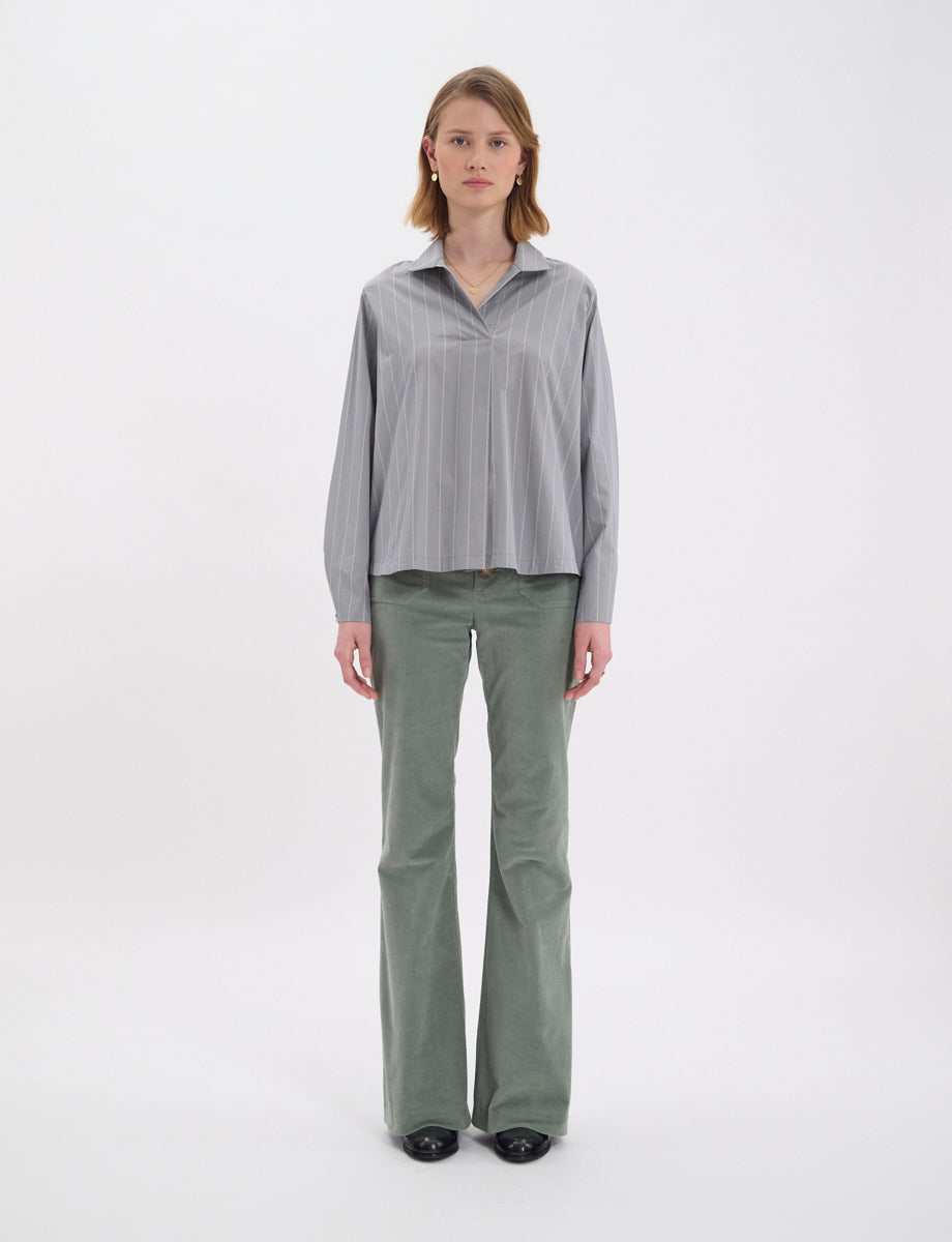 Top Noa verde almendra con rayas finas