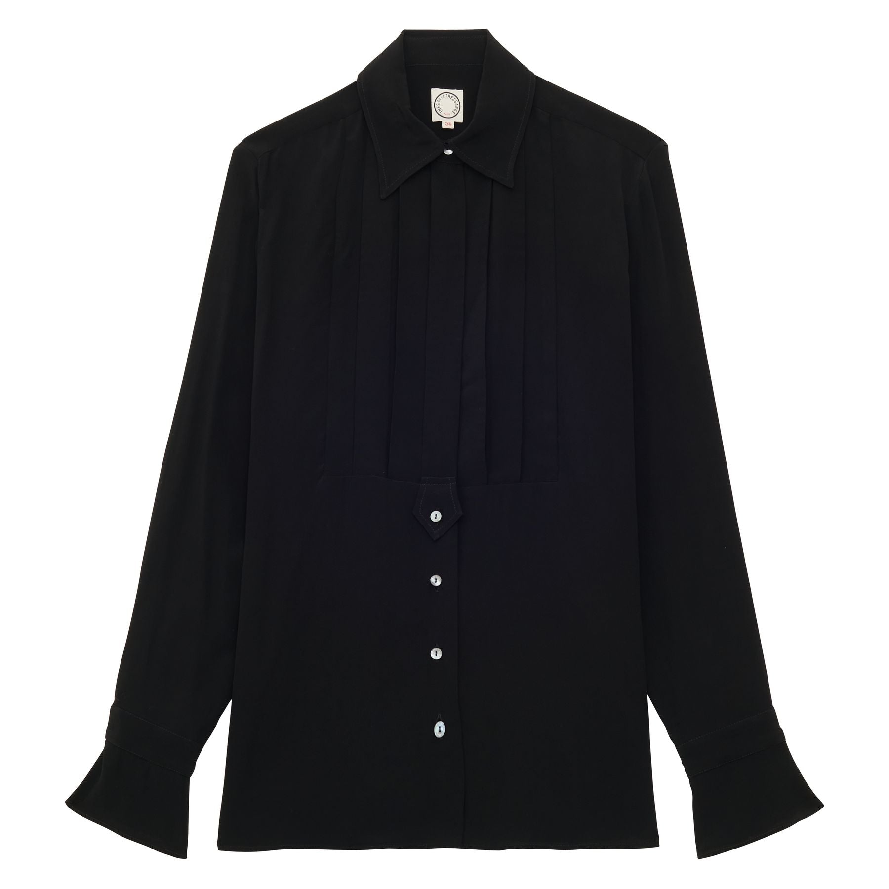 Clara camisa negra