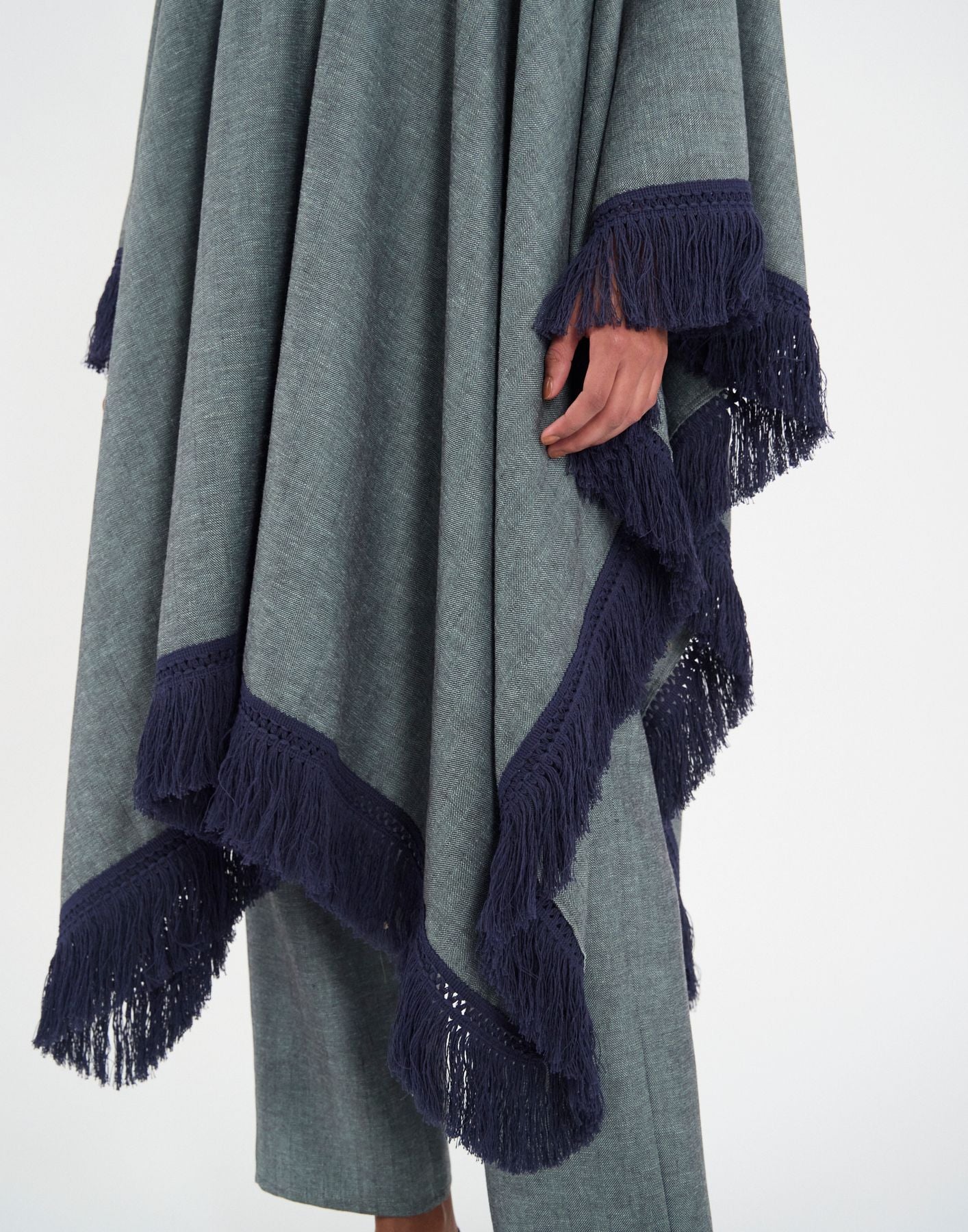 Poncho Gonzalo en mezcla de lino gris