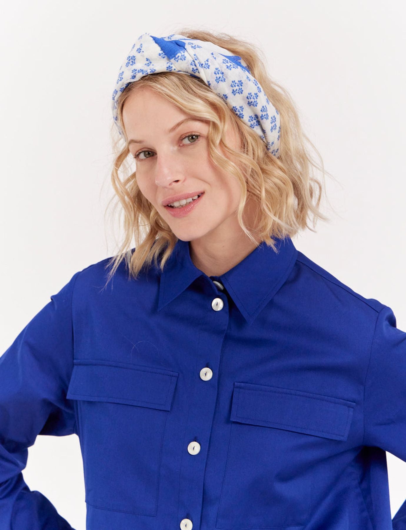 Pareo Flore estampado en azul y blanco