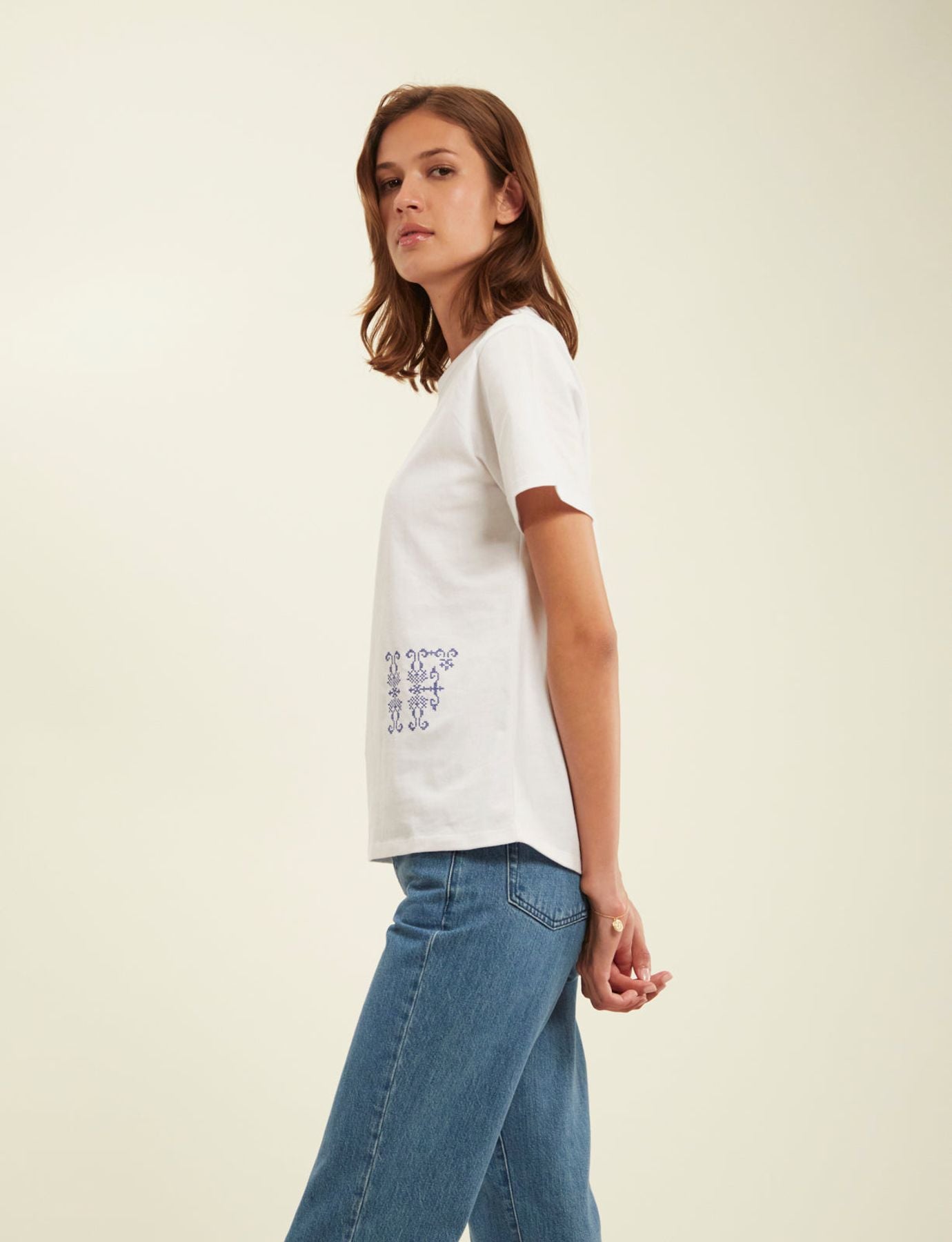 Camiseta blanca bordada Oscar