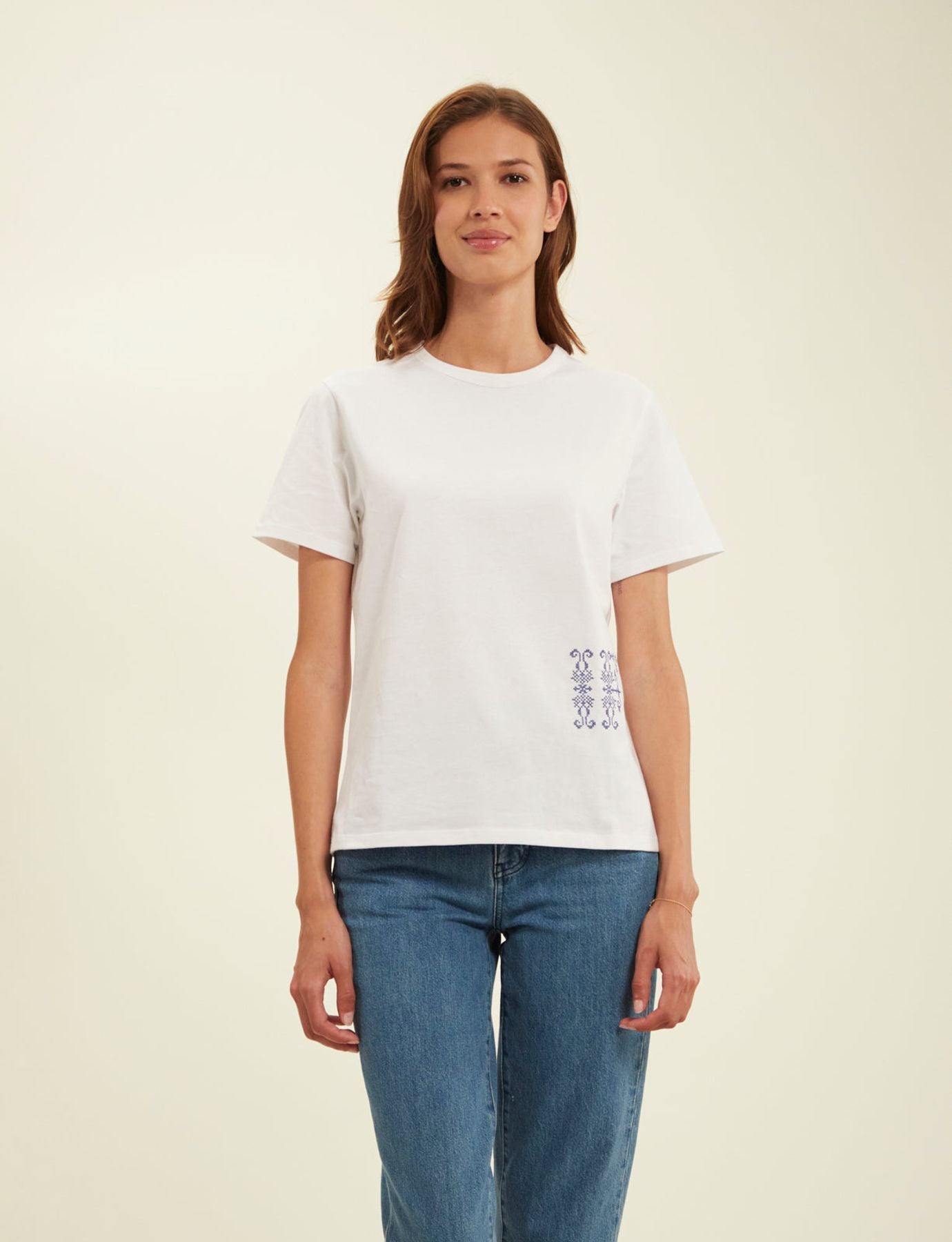 Camiseta blanca bordada Oscar