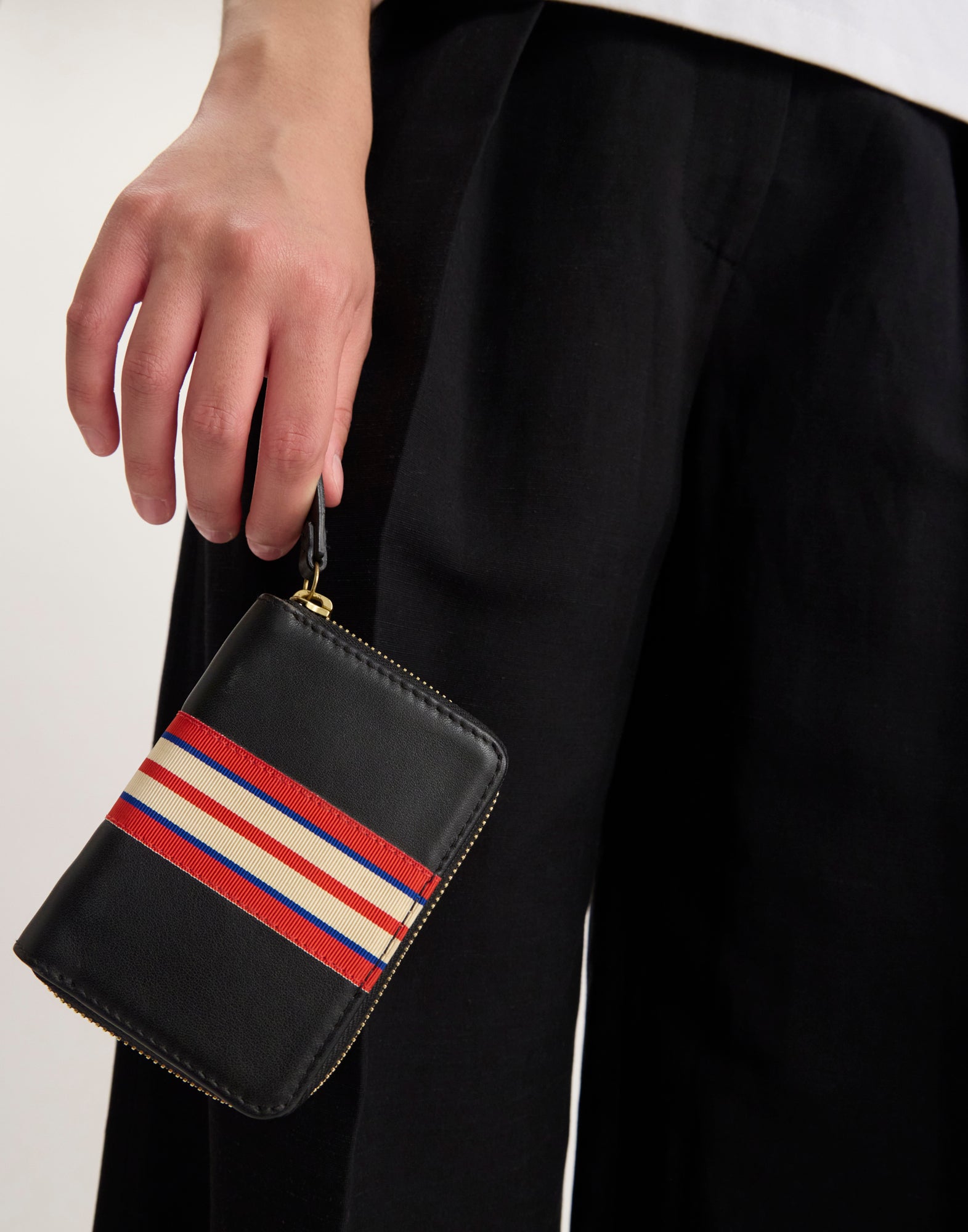 Le Parisien black leather wallet