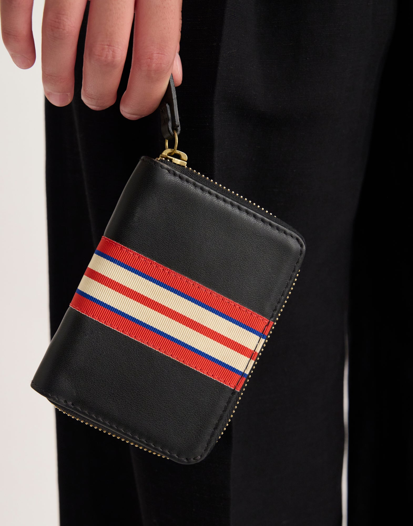 Le Parisien black leather wallet