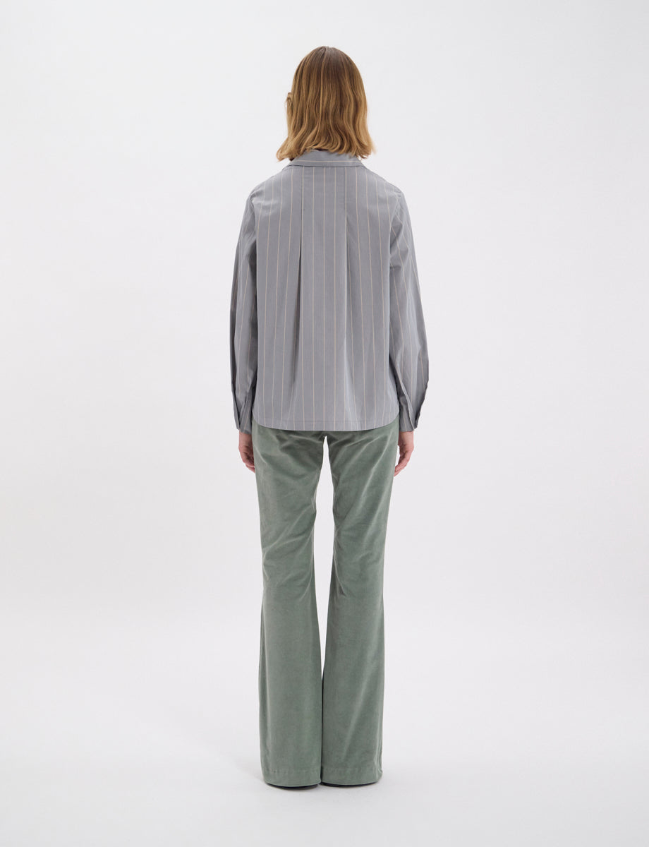 Top Noa verde almendra con rayas finas