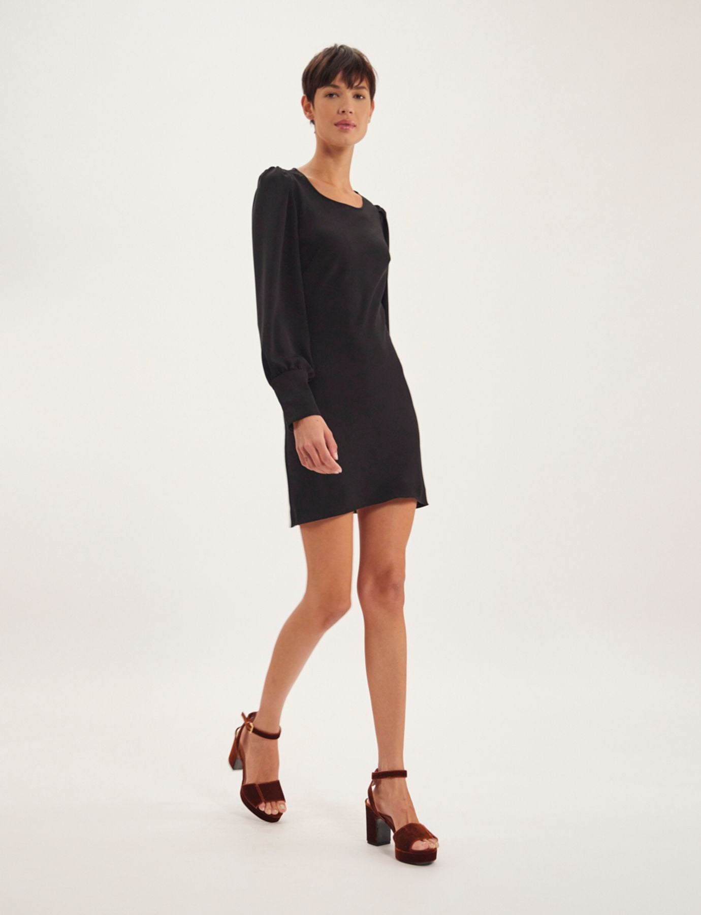 Amael vestido negro