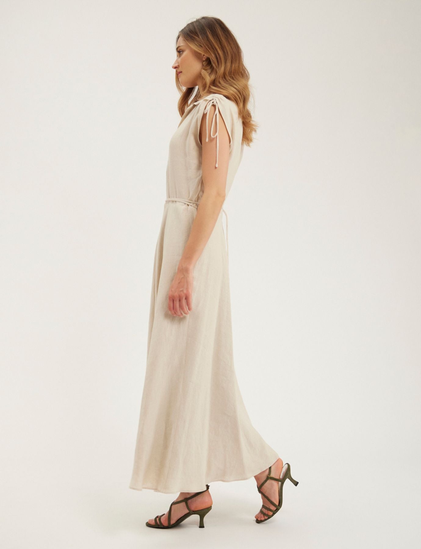 Vestido morado en lino arena