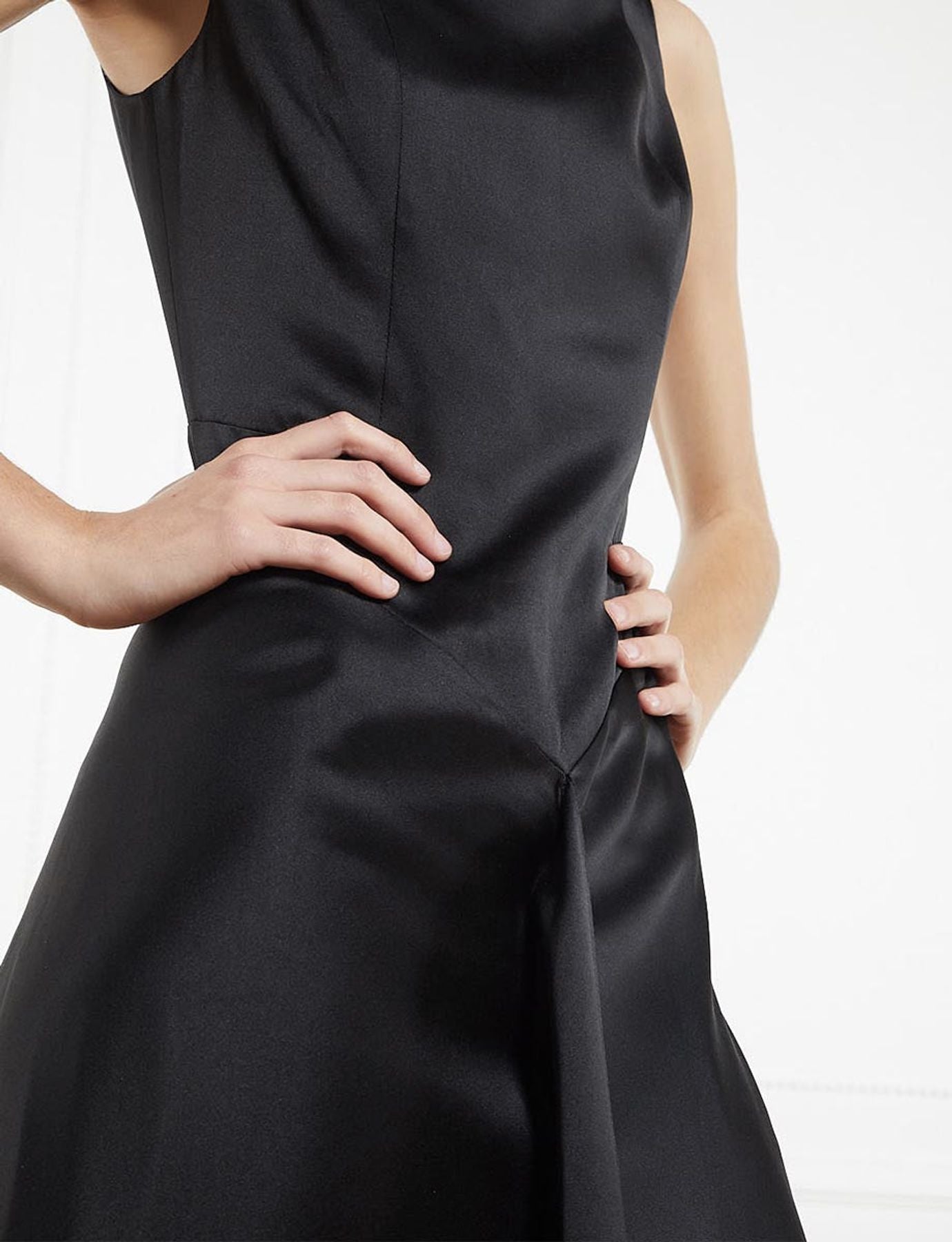 Vestido Popinette negro satinado