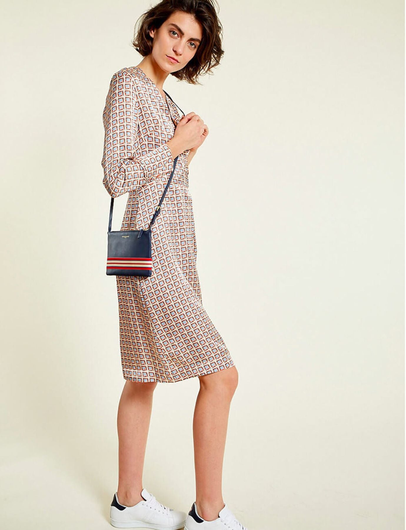 Le Parisien clutch bag in navy leather
