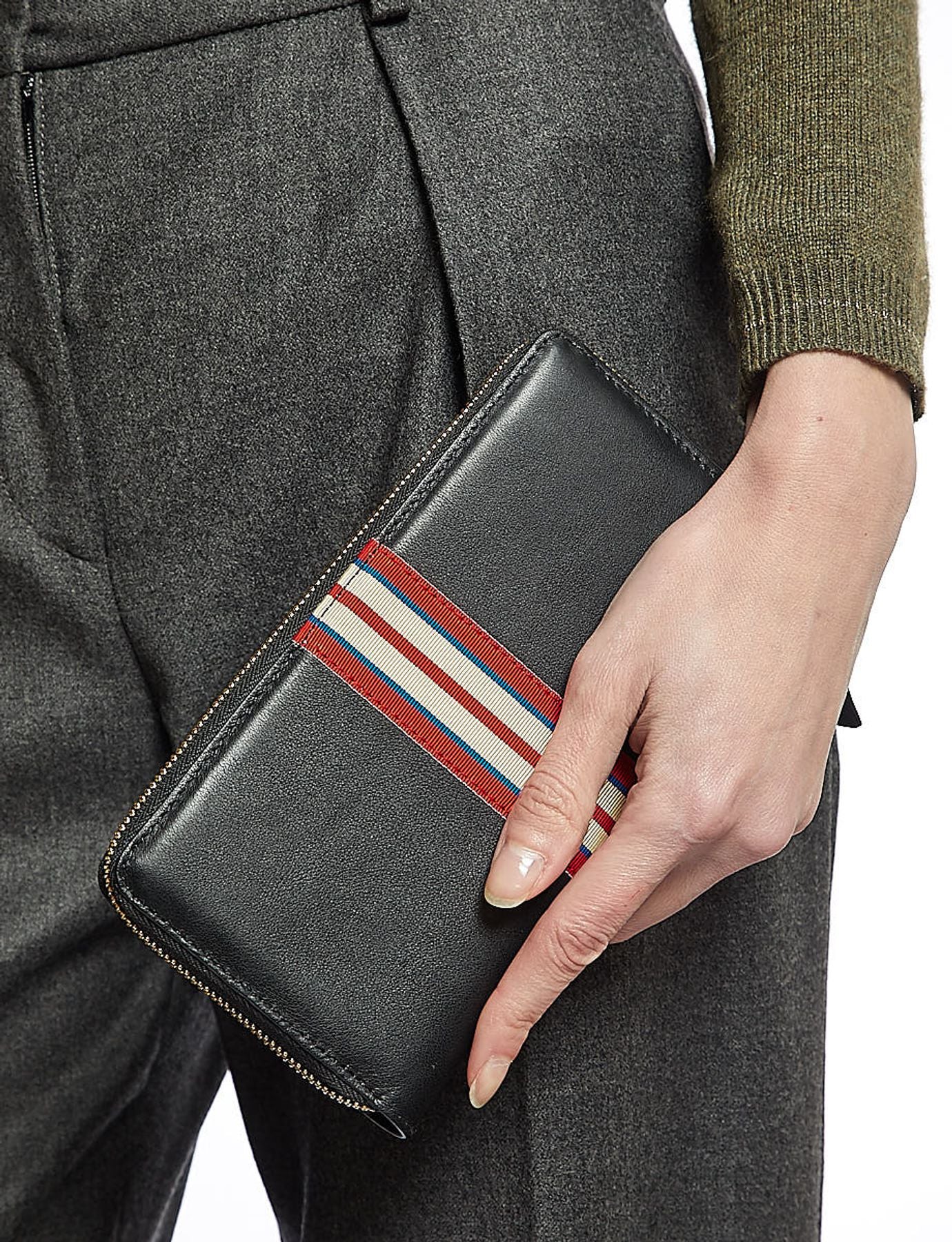 Le Parisien black leather wallet