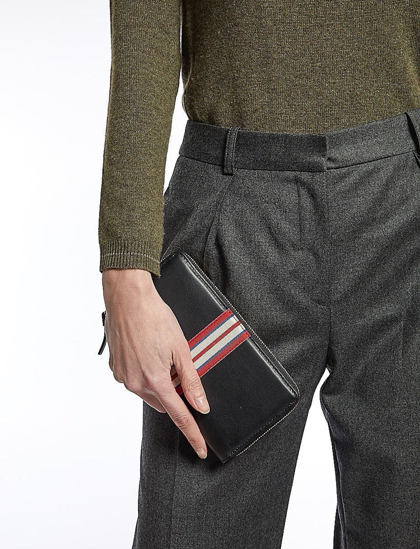 Le Parisien black leather wallet