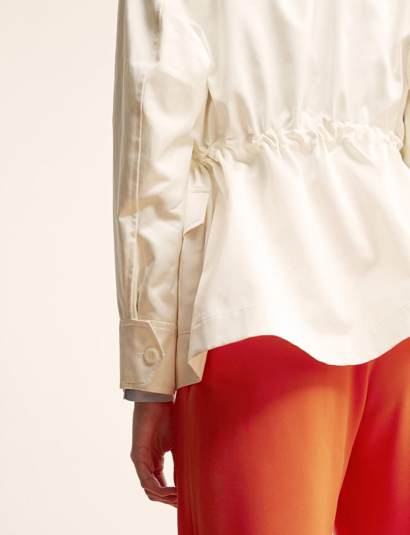 Chaqueta de satén de algodón marfil Neva
