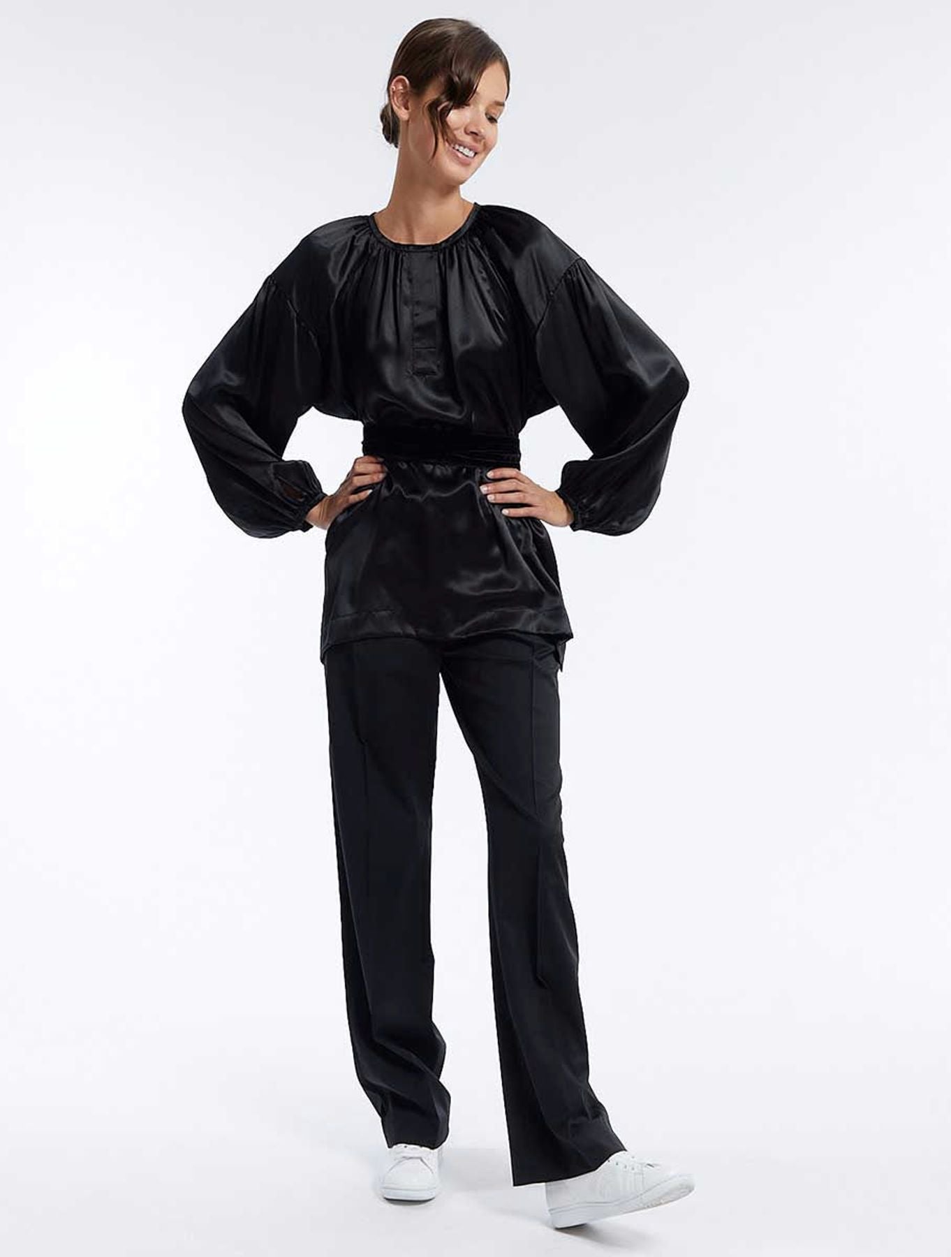 Floralie top de seda negro