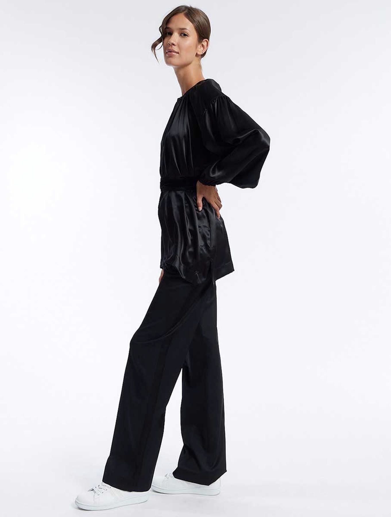 Floralie top de seda negro