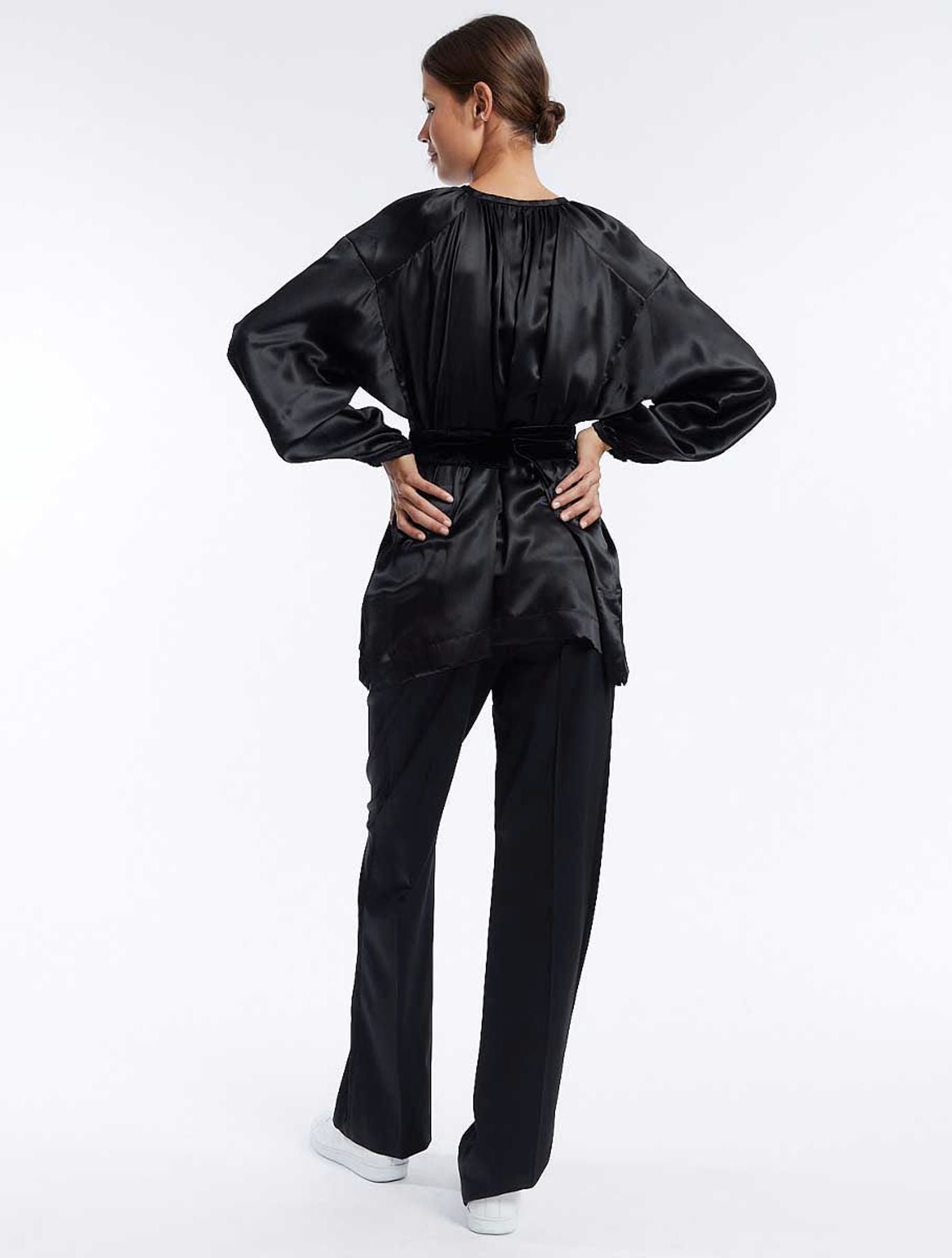 Floralie top de seda negro
