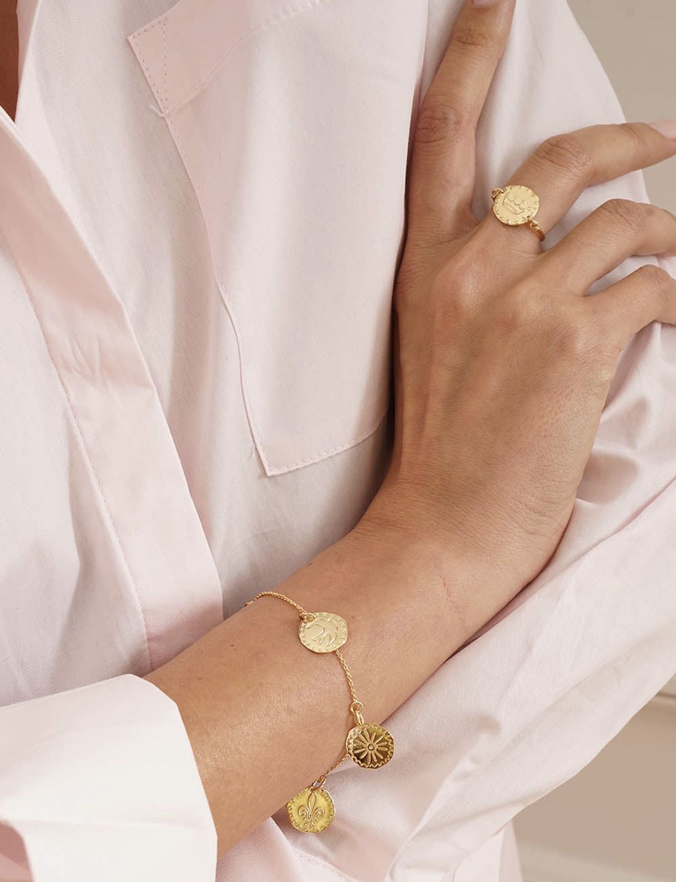 Gold-plated Lutetia ring with crown motif
