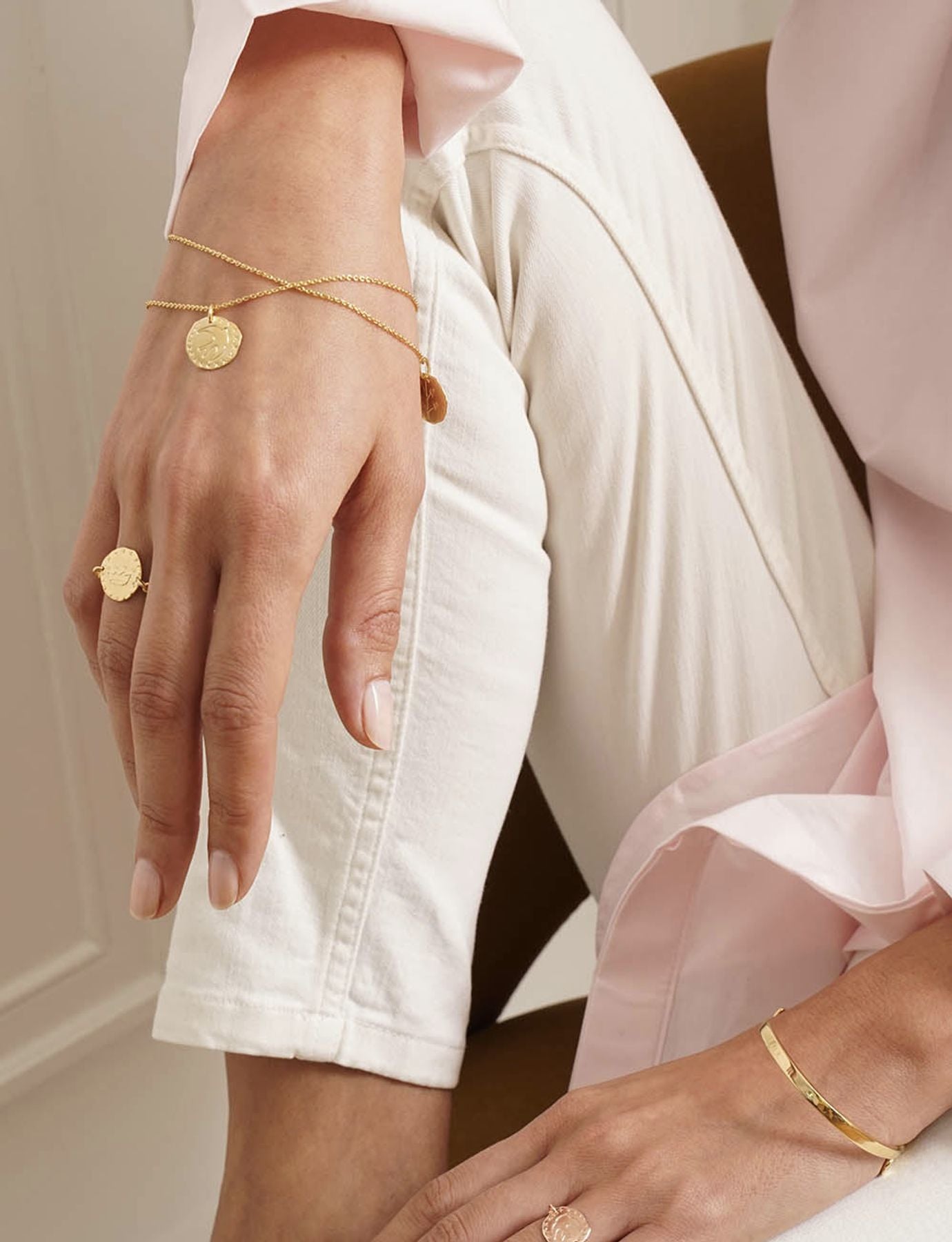 Gold-plated Lutetia bracelet with lily motif