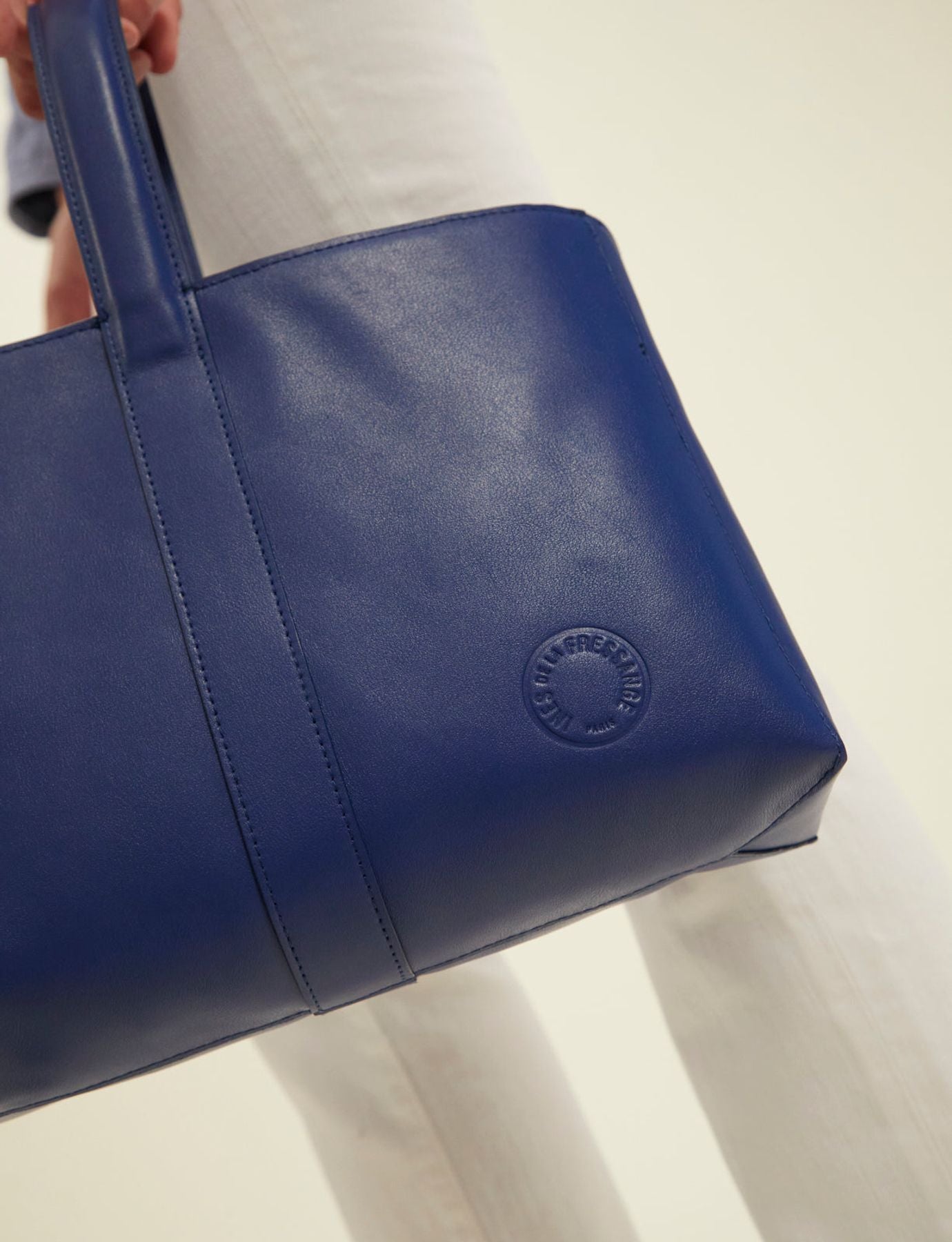 Léonore S cobalt leather bag