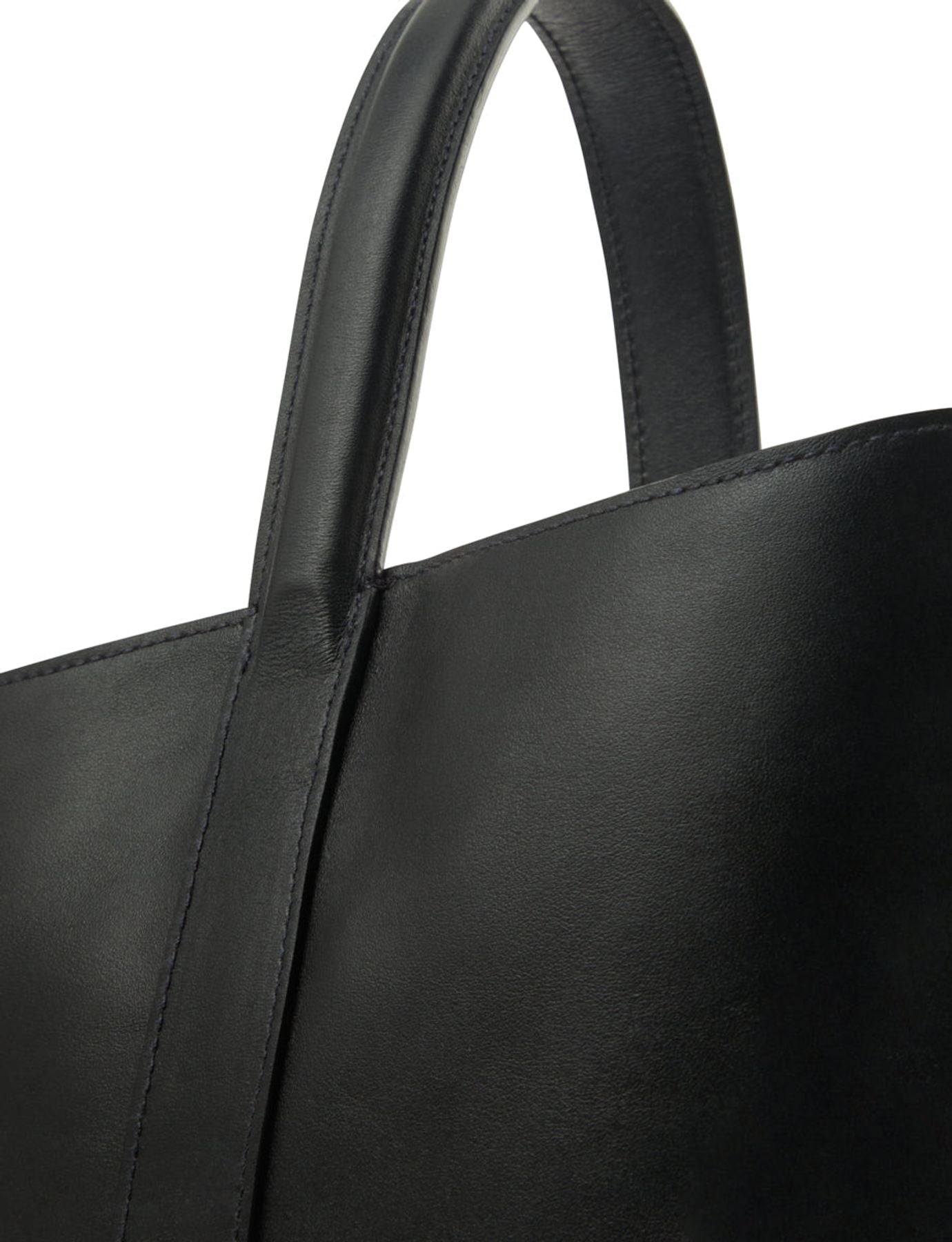 Léonore S black leather bag