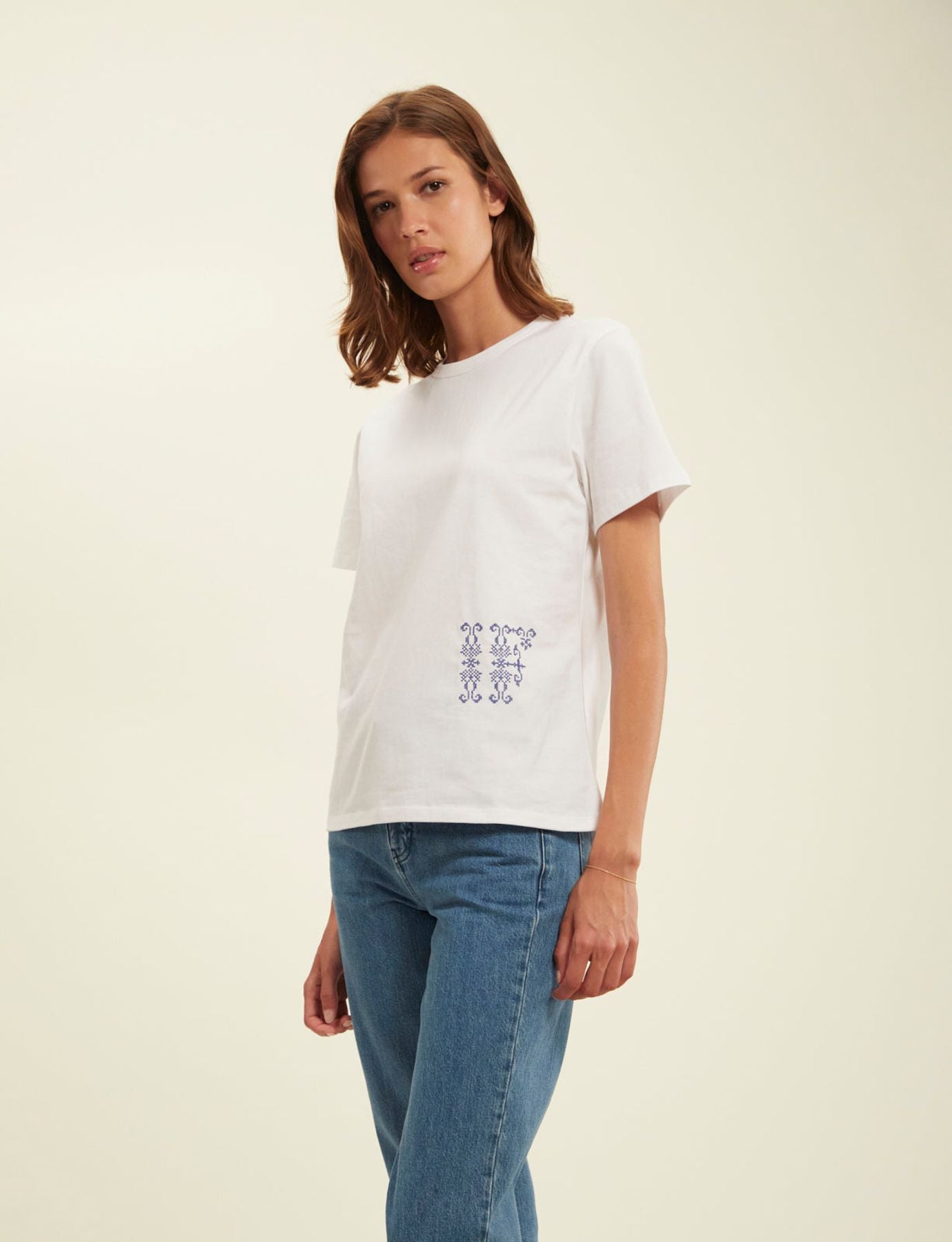 Camiseta blanca bordada Oscar