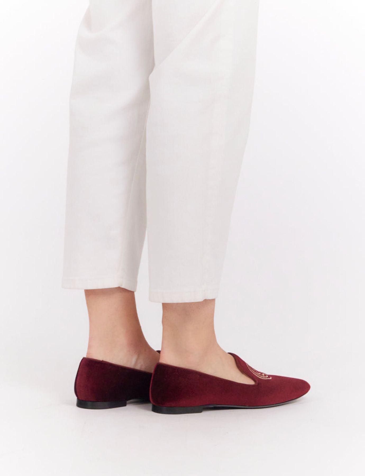 Zapatillas de terciopelo burdeos bordadas
