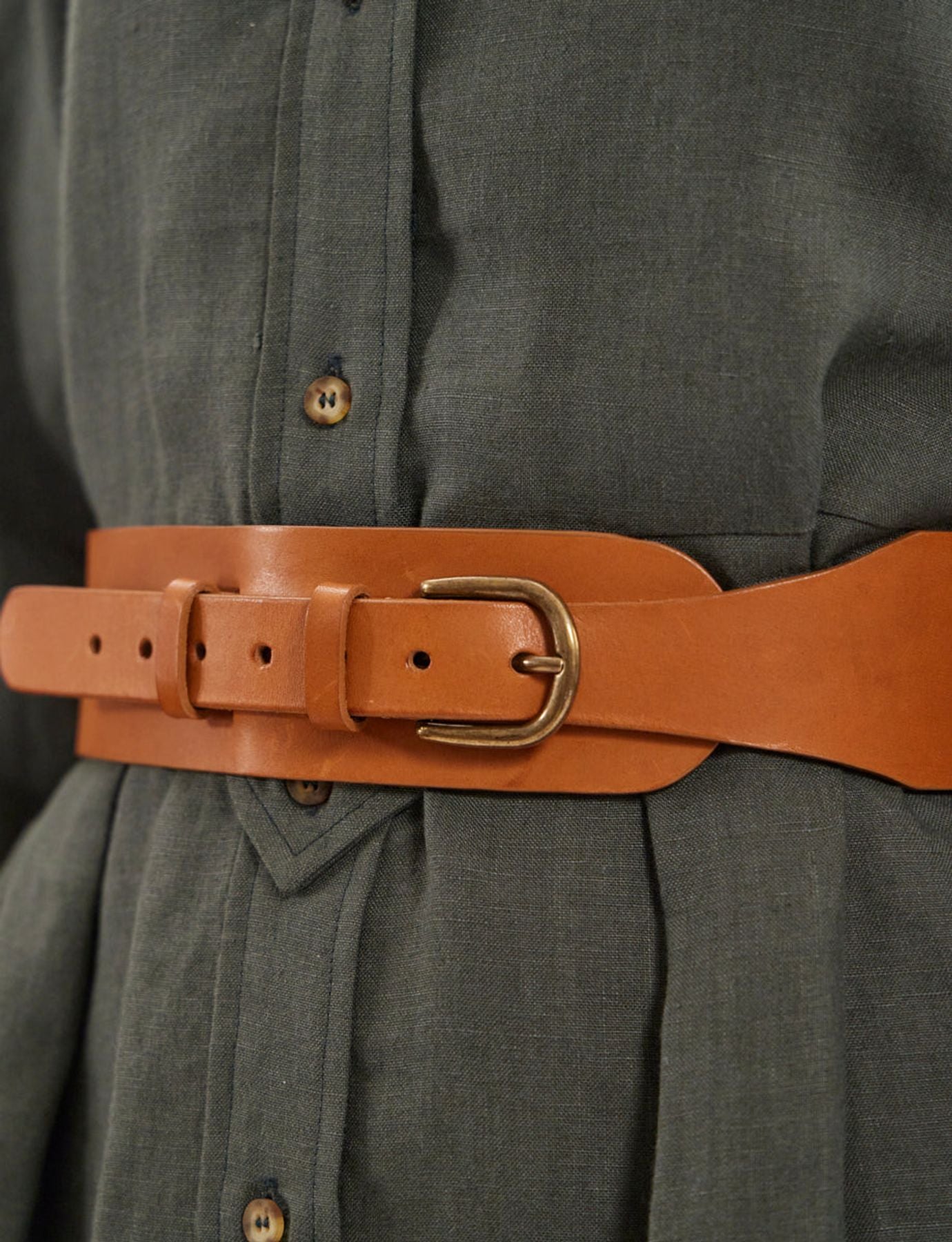Paulette camel belt