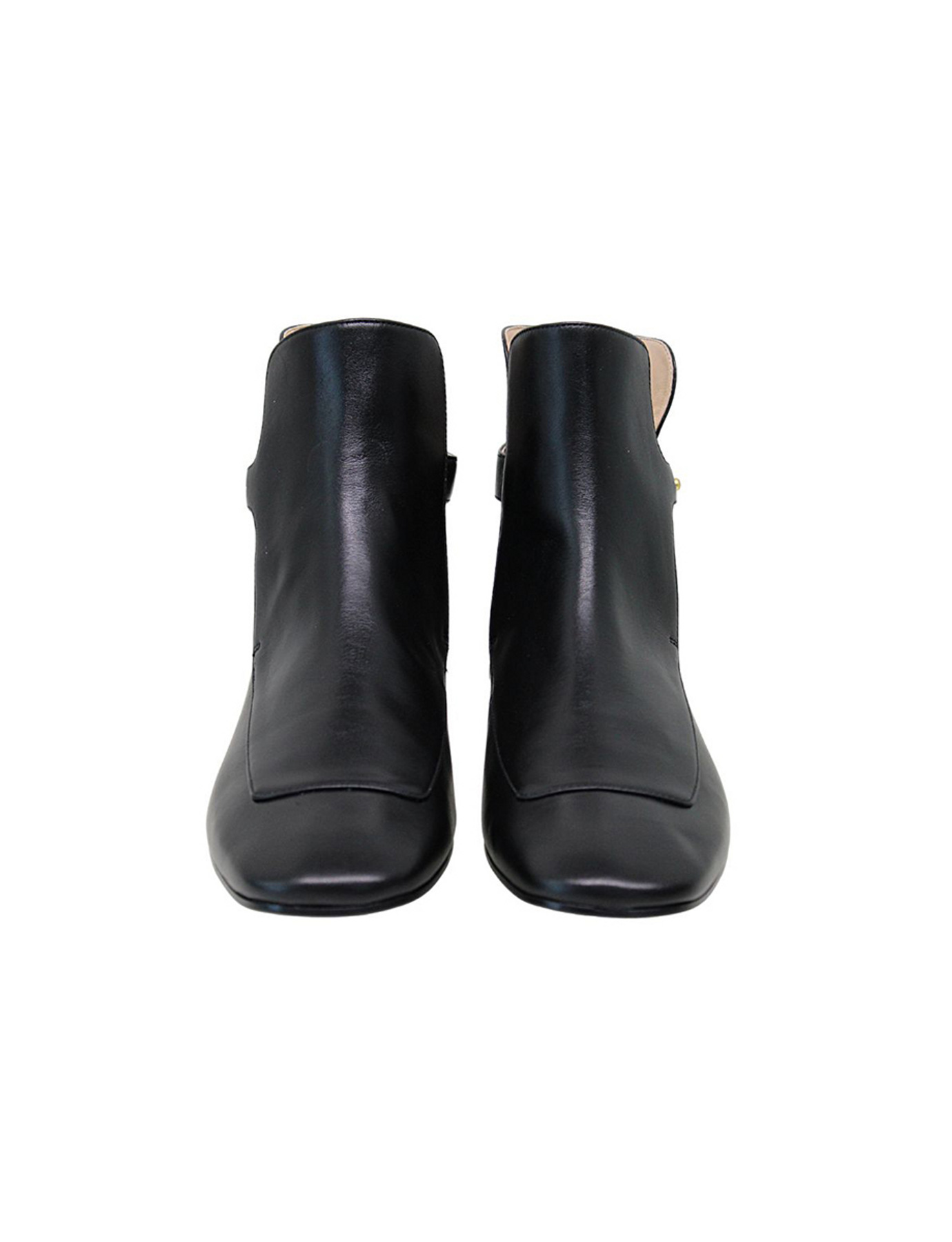 Botas planas de cuero negro