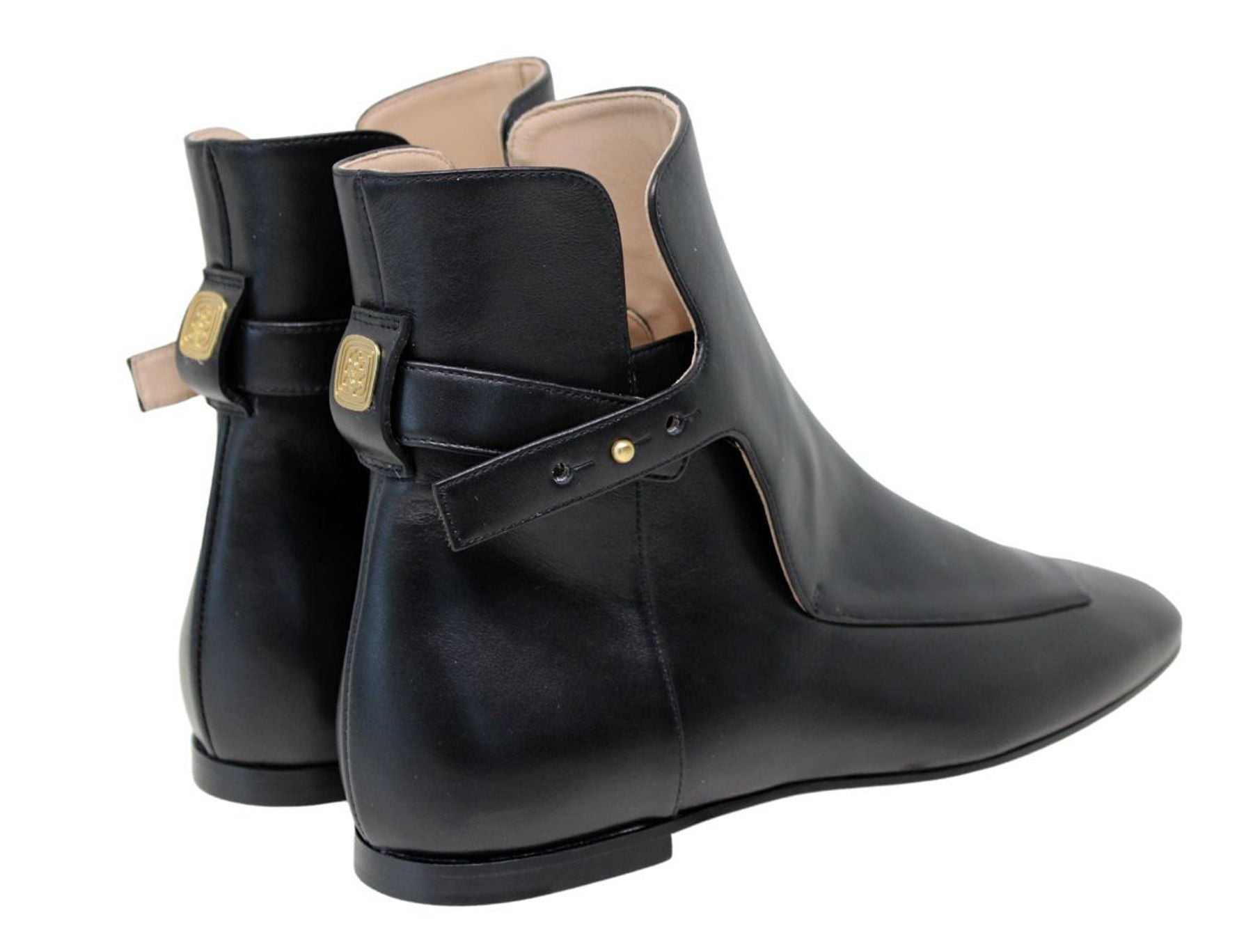 Botas planas de cuero negro