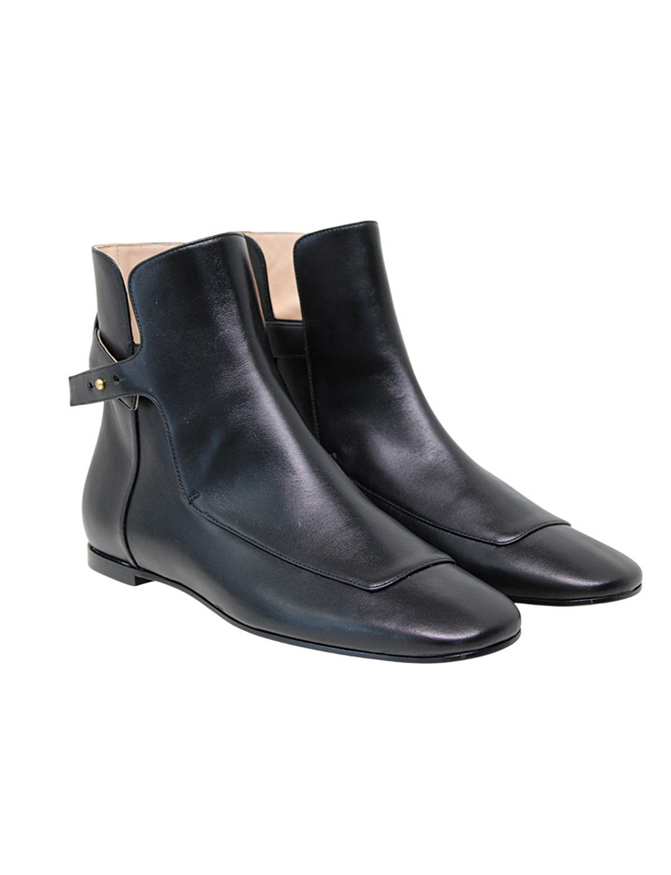 Botas planas de cuero negro