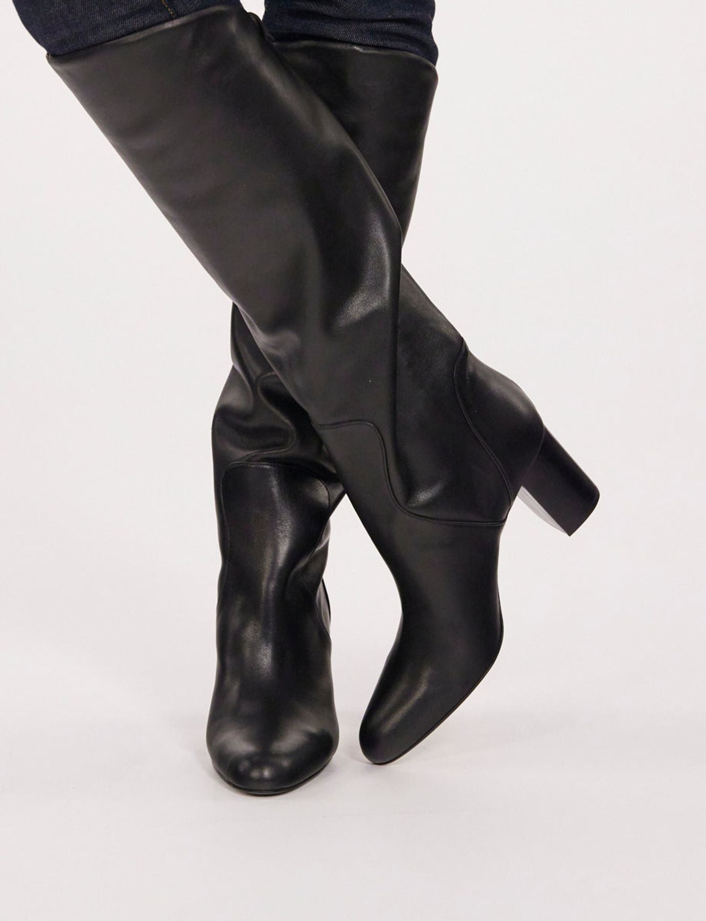 Botines de tacón de piel de becerro negra