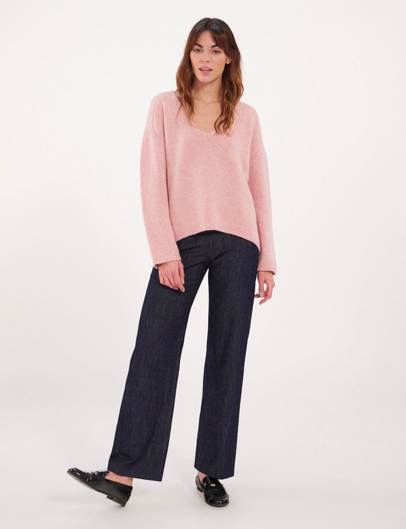 Pink V-neck sweater with hammer sleeves x Notshy