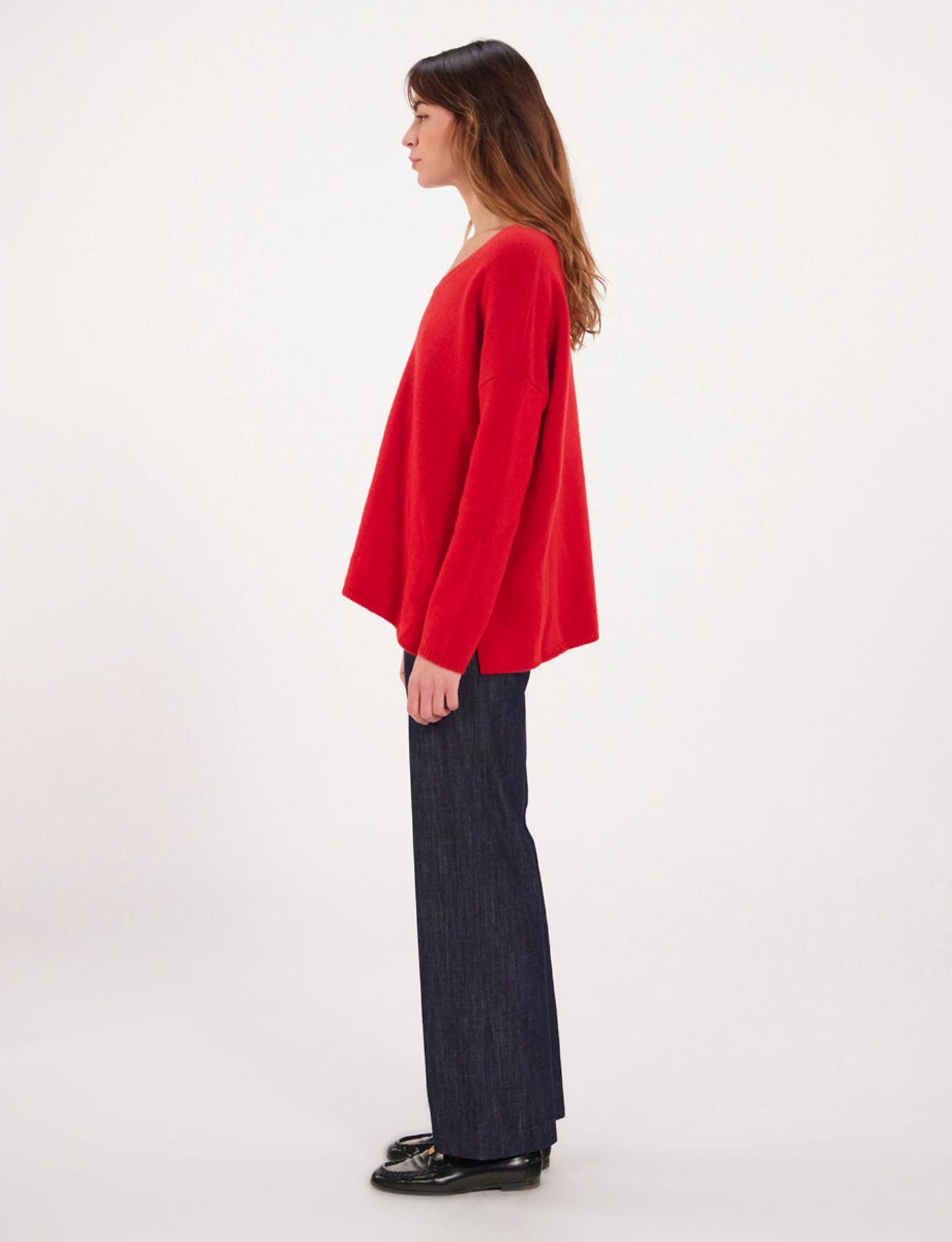 Jersey rojo de cachemira con cuello de pico Ines x Notshy