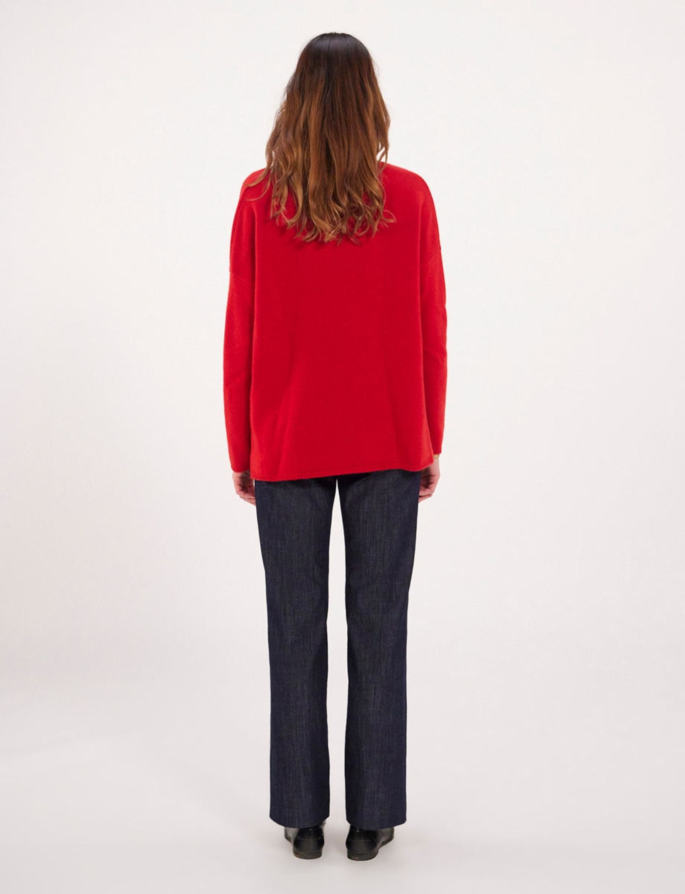 Jersey rojo de cachemira con cuello de pico Ines x Notshy