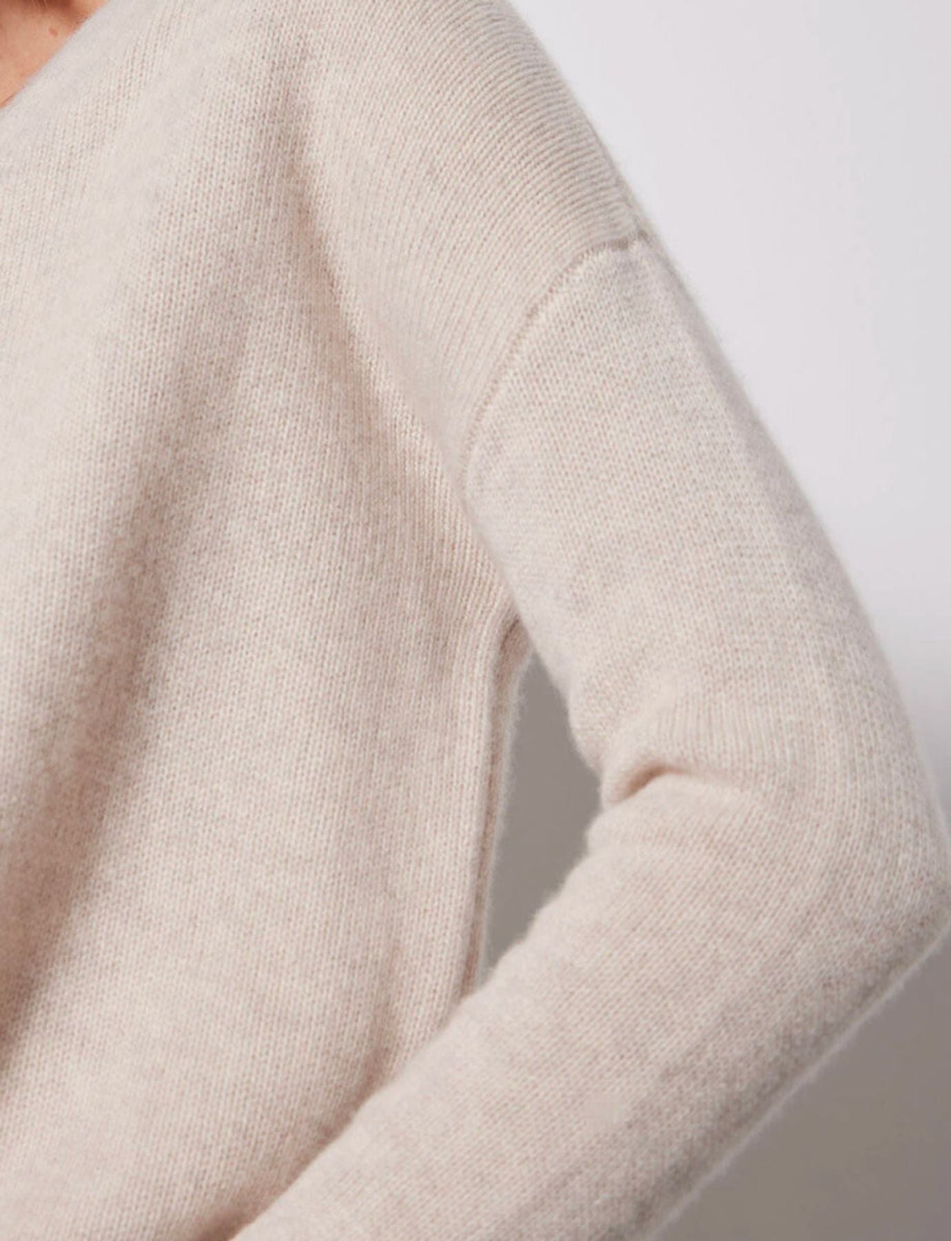 Ines x Notshy beige V-neck cashmere poncho