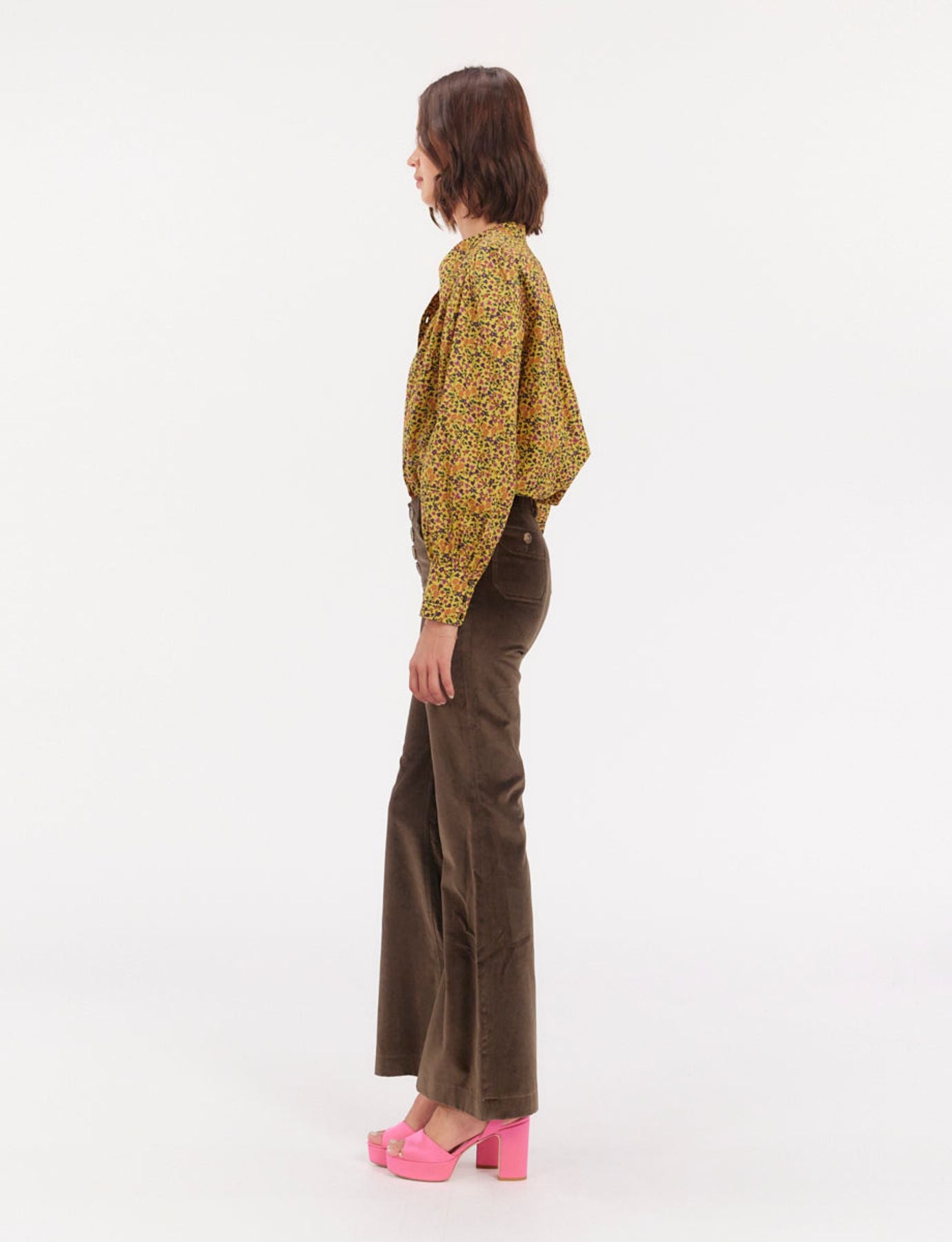 Pantalón acampanado Charlotte de terciopelo liso caqui