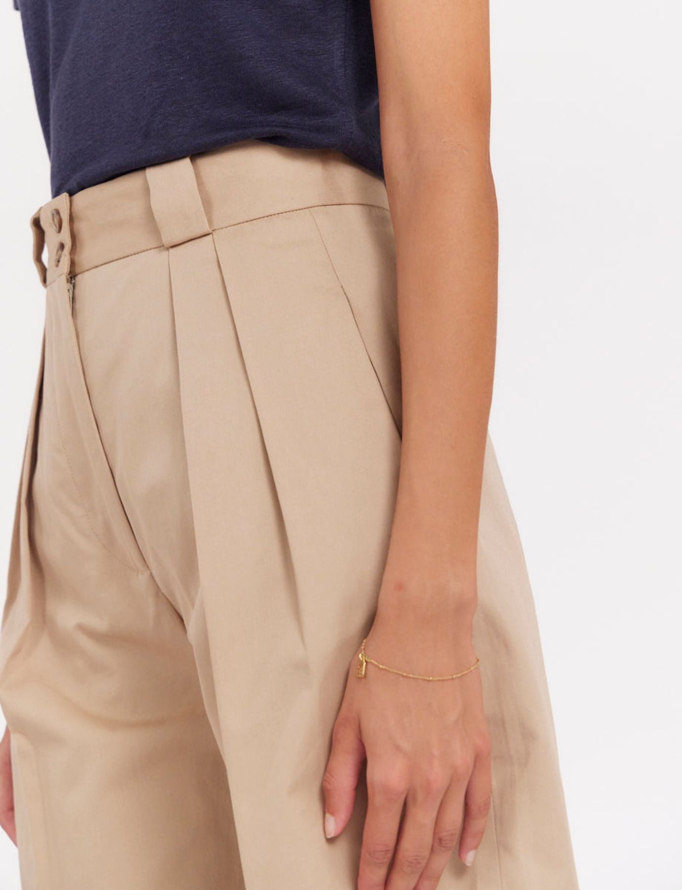 Odette beige shorts