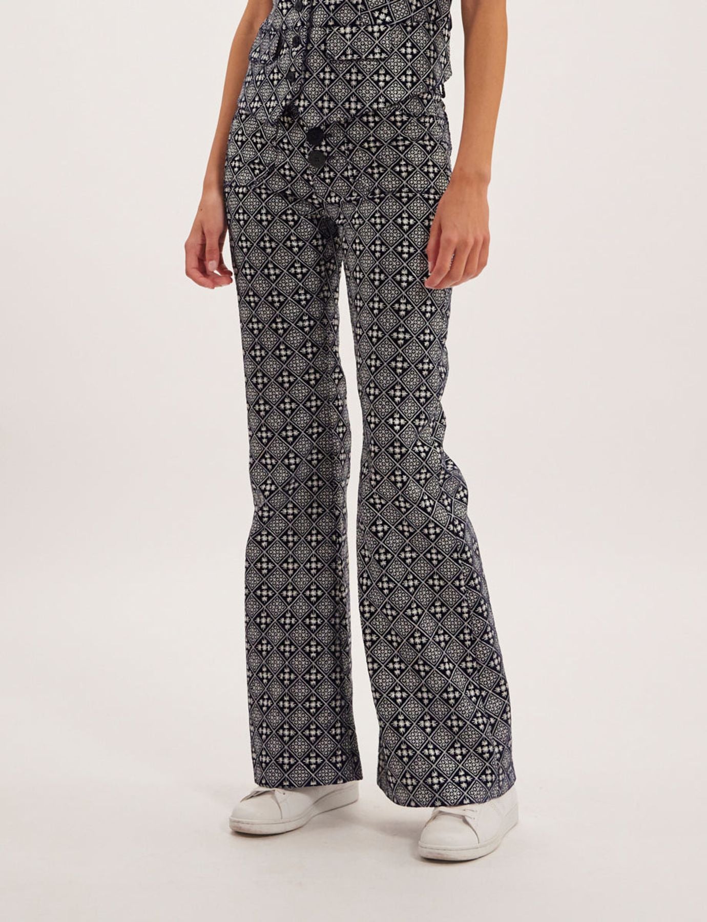 Charlotte pantalón bordado azul y blanco
