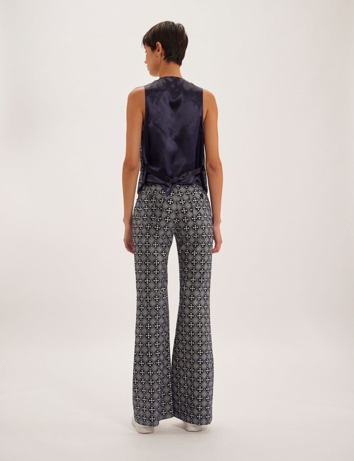 Charlotte pantalón bordado azul y blanco