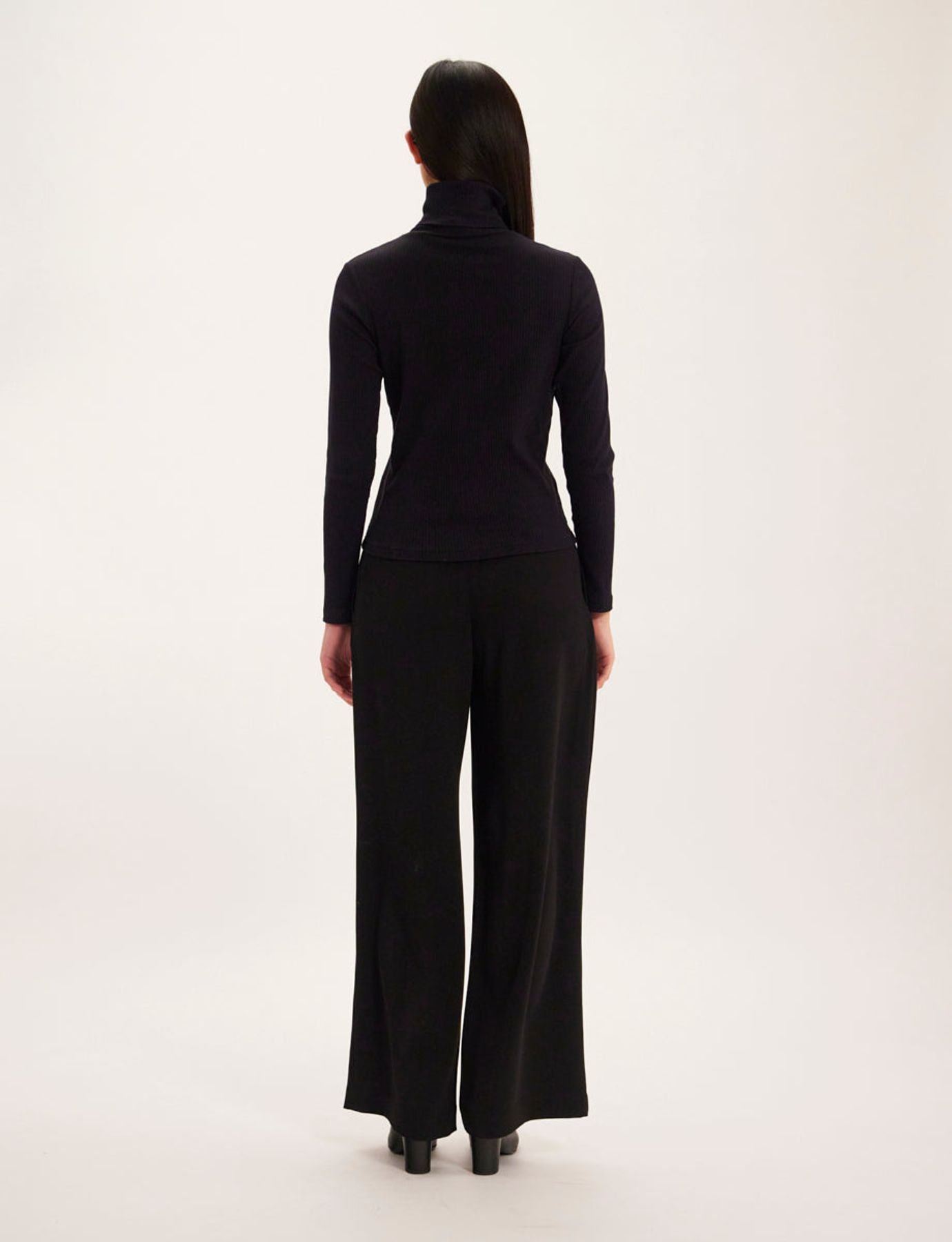 Matthieu black lightweight turtleneck sweater