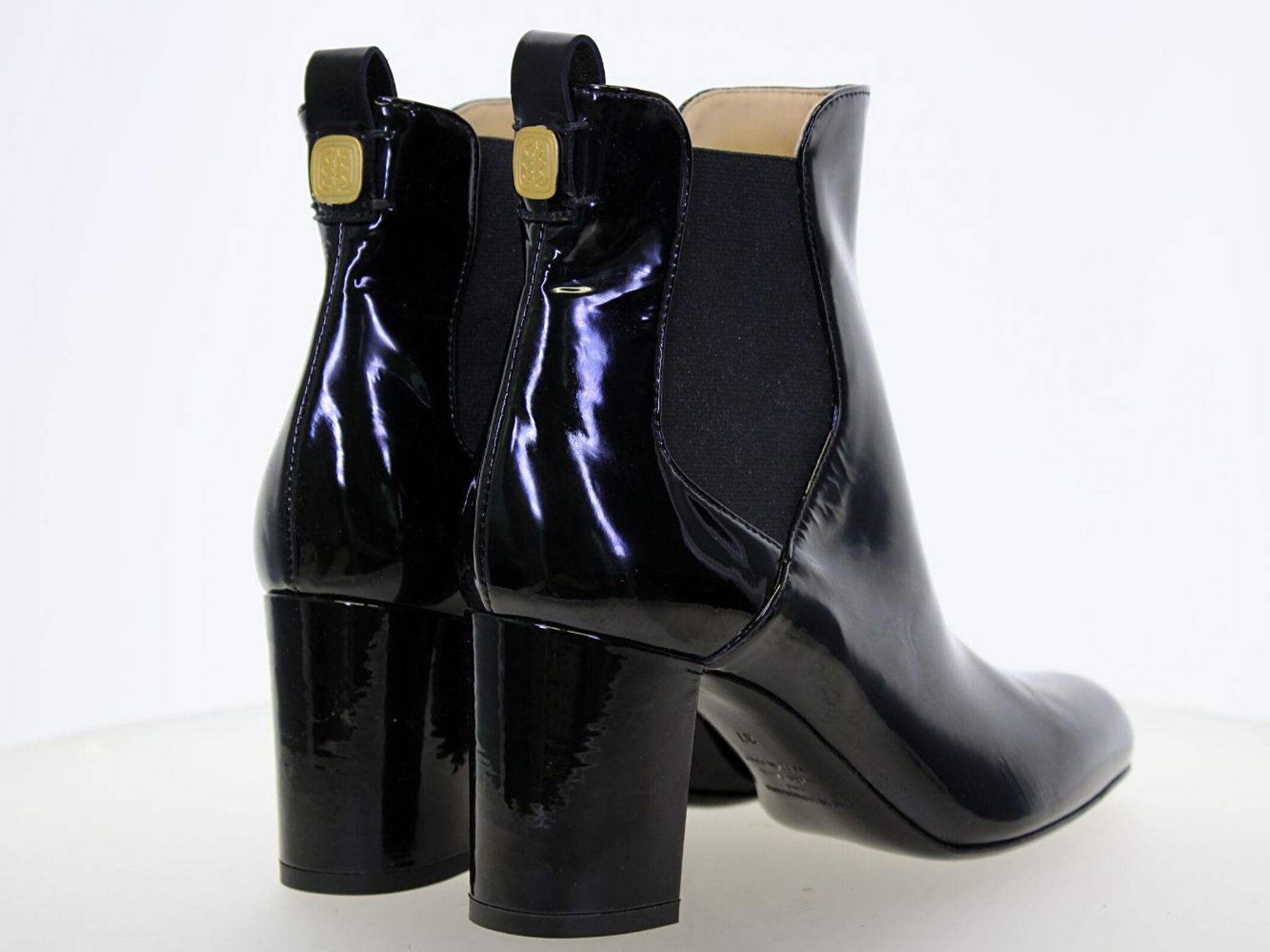 Botines de tacón de charol negro