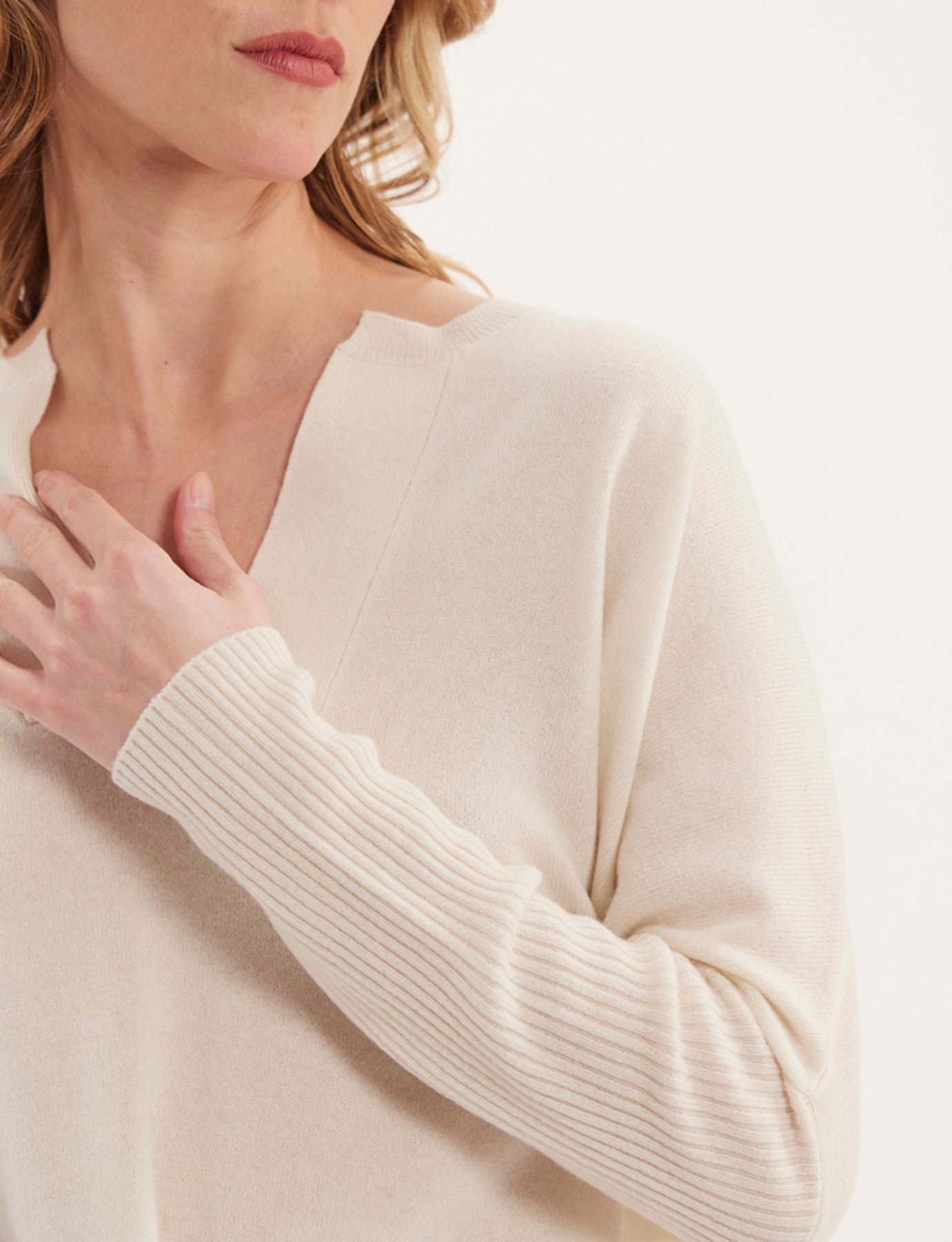 Jersey-Poncho de manga larga y cuello tunecino
