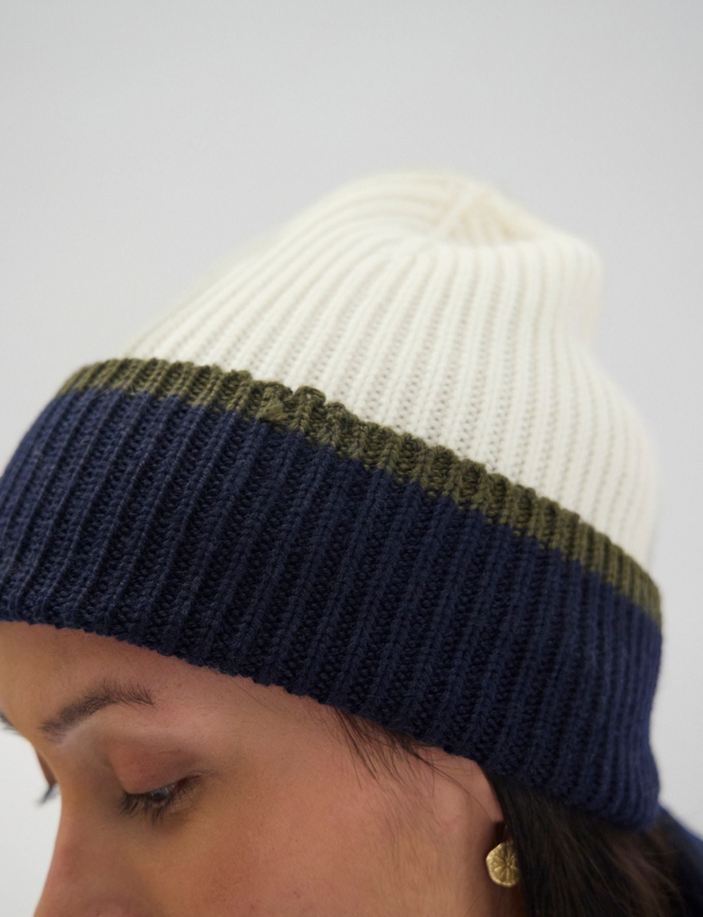 Pedro beanie in ecru navy knit, khaki mesh