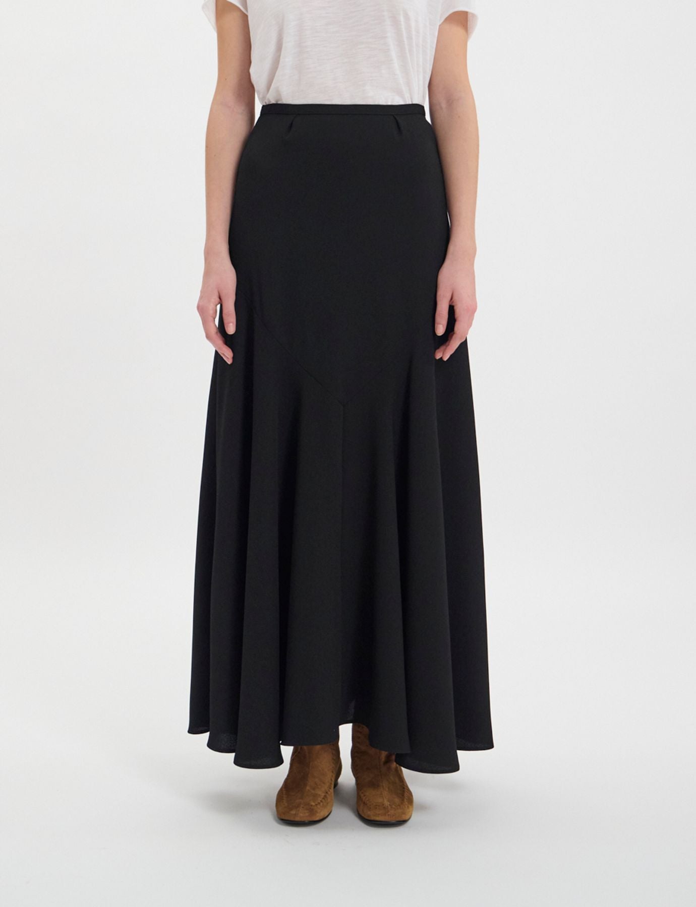 black-velvet-skirt