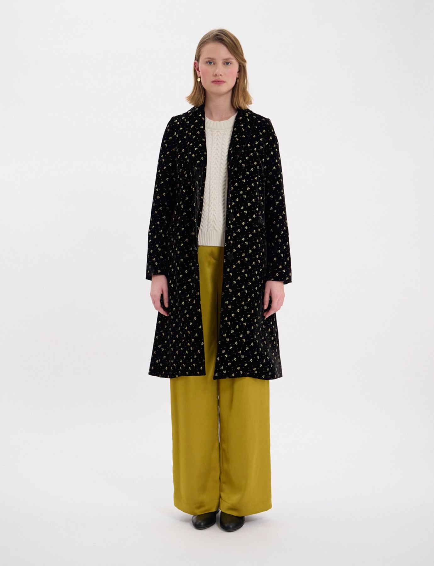 Franck coat in smooth black velvet with gold print