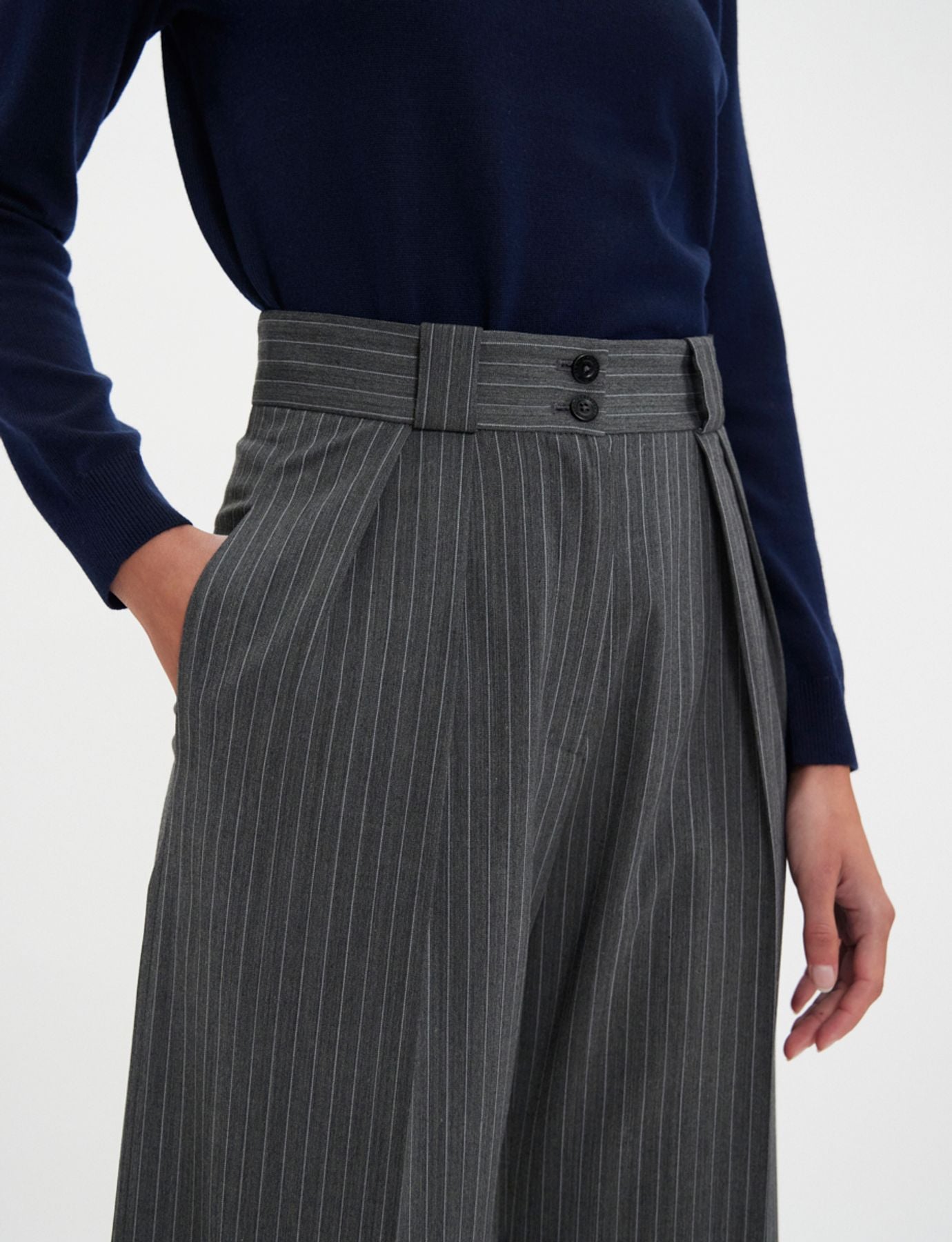 Pantaloni Marlène grigi con strisce bianche