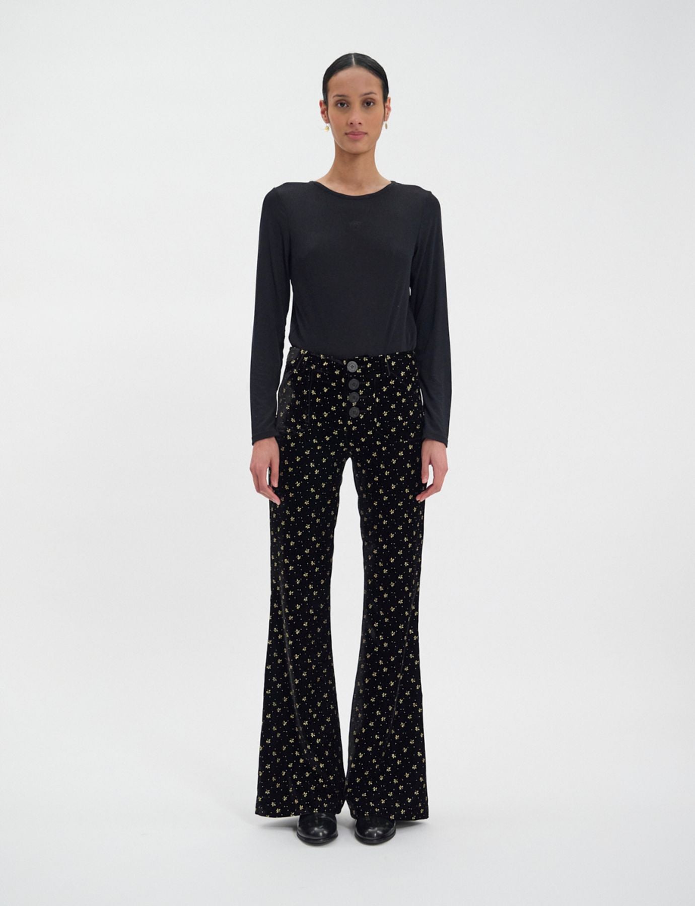 trousers-charlotte-en-velours-lisse-noir-imprime-dore