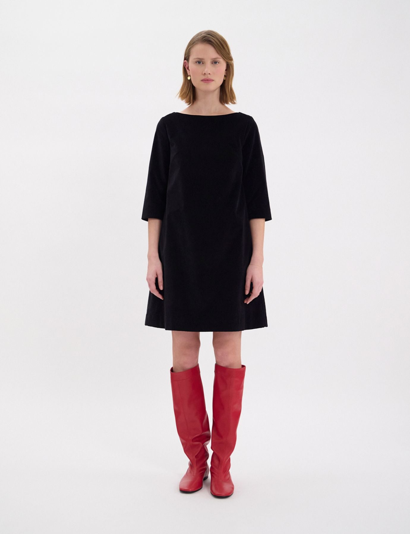 Vestido Megan de terciopelo negro liso