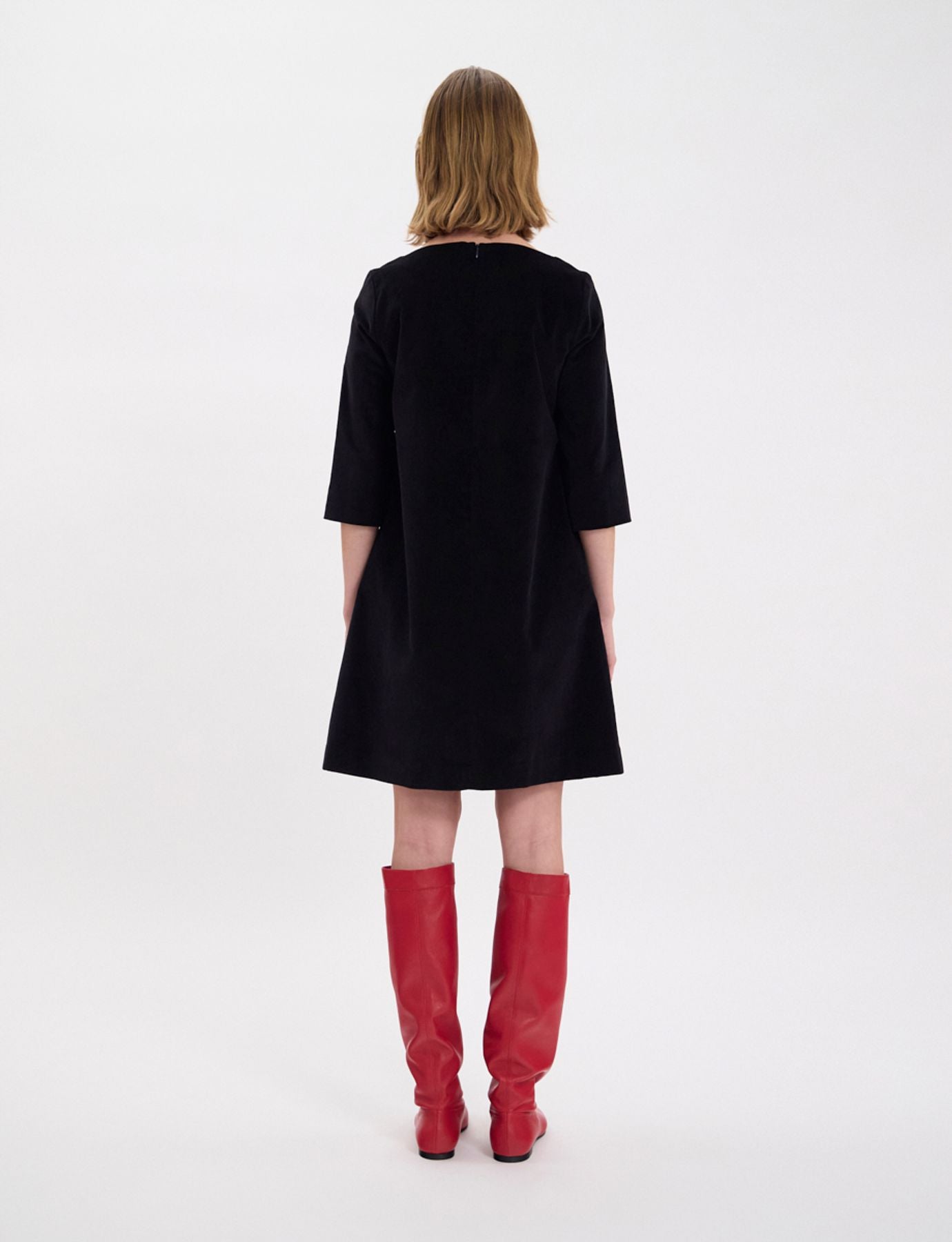 Vestido Megan de terciopelo negro liso