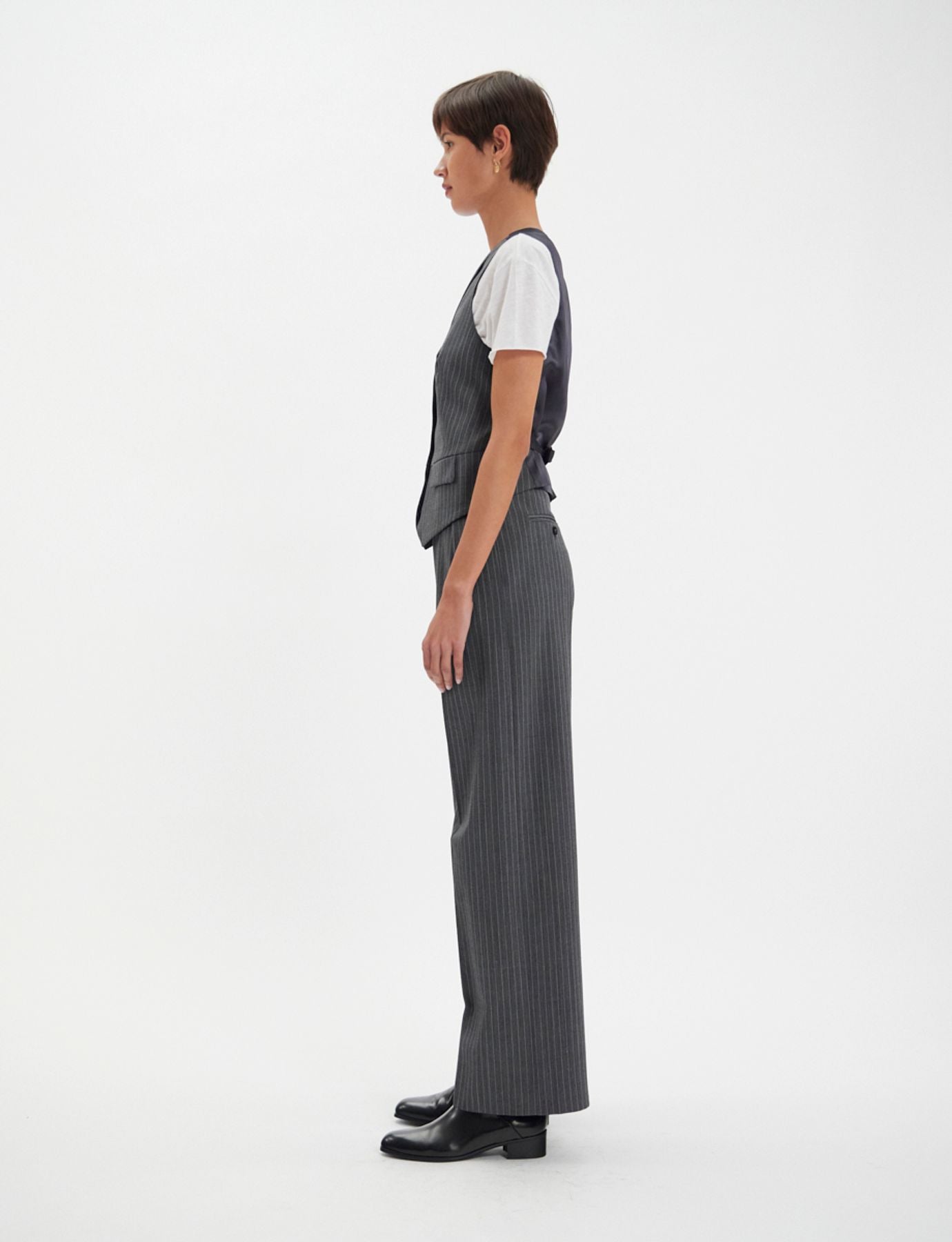 Robinson grey vest with white stripes
